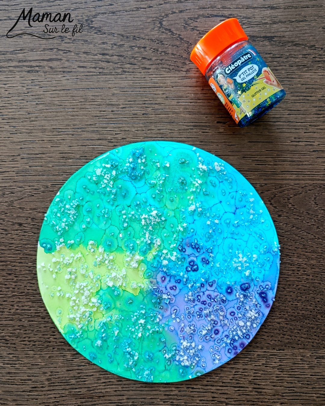 Créer un chaudron et sa potion qui change de couleurs : activité créative, peinture et manuelle enfants - Marmite ou chaudron de sorcière - Changement de couleurs avec système de roue qui tourne - Technique encre et gros sel pour effet Bulles - Gel pailleté et paillettes - Découpage, dessin, coloriage - attache parisienne - Bricolage et décoration DIY et facile - Bricolage Fait maison, décoration - Thème Halloween, potion, sorcière, peur - Bricolage sympa et facile - Arts visuels Maternelle et cycle 2 - Maternelle et élémentaire - Créativité - Cycle 1 ou 2 - tutoriel photos et vidéo - mslf