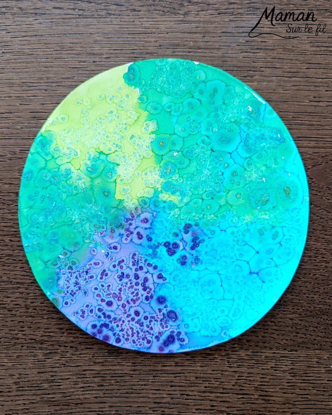 Créer un chaudron et sa potion qui change de couleurs : activité créative, peinture et manuelle enfants - Marmite ou chaudron de sorcière - Changement de couleurs avec système de roue qui tourne - Technique encre et gros sel pour effet Bulles - Gel pailleté et paillettes - Découpage, dessin, coloriage - attache parisienne - Bricolage et décoration DIY et facile - Bricolage Fait maison, décoration - Thème Halloween, potion, sorcière, peur - Bricolage sympa et facile - Arts visuels Maternelle et cycle 2 - Maternelle et élémentaire - Créativité - Cycle 1 ou 2 - tutoriel photos et vidéo - mslf