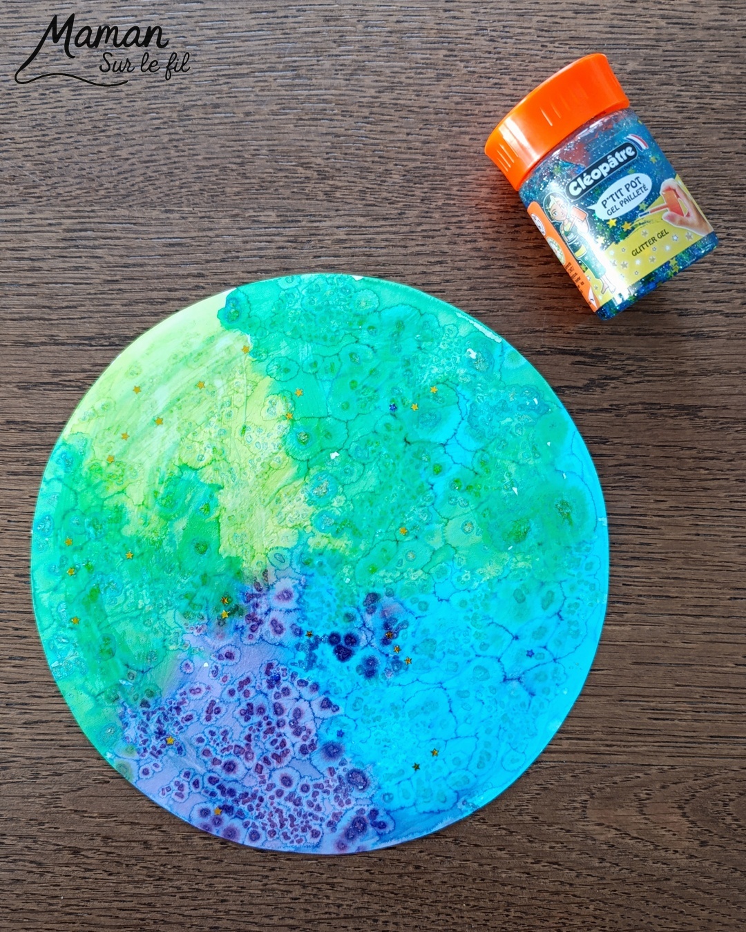 Créer un chaudron et sa potion qui change de couleurs : activité créative, peinture et manuelle enfants - Marmite ou chaudron de sorcière - Changement de couleurs avec système de roue qui tourne - Technique encre et gros sel pour effet Bulles - Gel pailleté et paillettes - Découpage, dessin, coloriage - attache parisienne - Bricolage et décoration DIY et facile - Bricolage Fait maison, décoration - Thème Halloween, potion, sorcière, peur - Bricolage sympa et facile - Arts visuels Maternelle et cycle 2 - Maternelle et élémentaire - Créativité - Cycle 1 ou 2 - tutoriel photos et vidéo - mslf