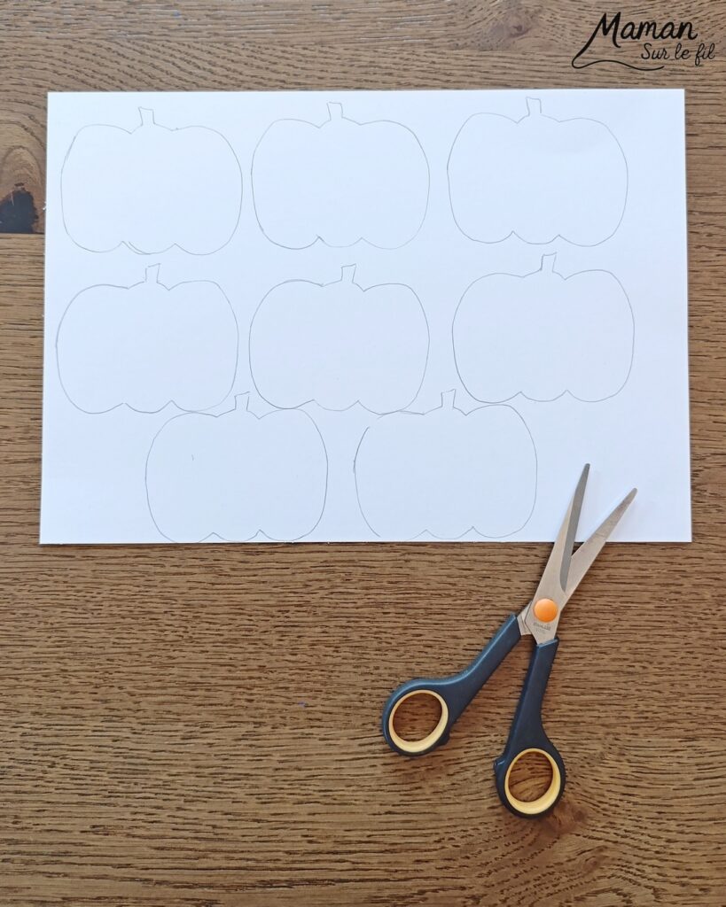Créer des citrouilles d'Halloween fluos, colorées et psychédéliques : activité créative et manuelle enfants - Découpage, coloriage - Tracé de lignes verticales avec des surligneurs - Dessin - Bricolage et décoration DIY et facile - Bricolage Fait maison, décoration - Thème Halloween, automne, fruits et légumes - Bricolage sympa et facile - Arts visuels Maternelle et cycle 2 - Maternelle et élémentaire - Créativité - Cycle 1 ou 2 - tutoriel photos - mslf