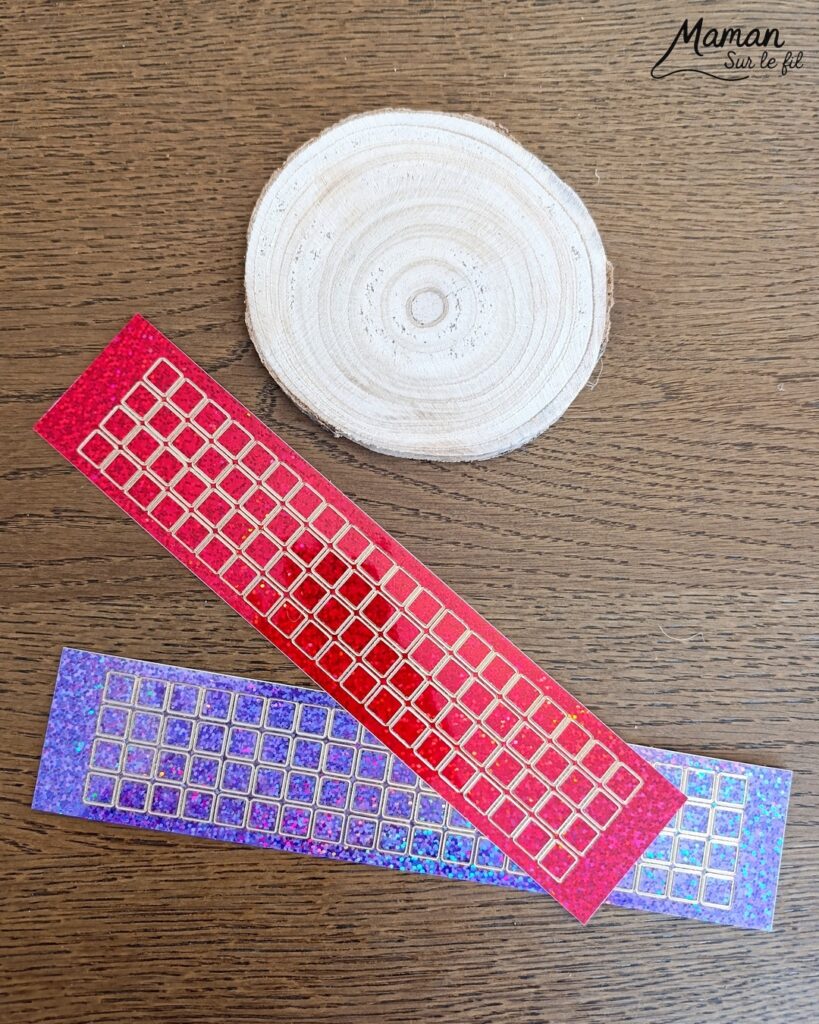 Fabriquer une araignée mimi pour Halloween : activité créative et manuelle enfants - Le tutoriel et le matériel créatif vient de chez 10 Doigts - Peinture, Polystyrène, Fils chenille, Gros yeux et Noeud - Rondin de bois et gommettes - Bricolage et décoration DIY - Bricolage Fait maison, décoration - Kit tout compris - Thème Halloween, araignées, insectes et autres petites bêtes, animaux de la forêt, bois - Bricolage sympa et facile - Arts visuels Maternelle et cycle 2 - Maternelle et élémentaire - Créativité - Cycle 1 ou 2 - tutoriel photos - mslf