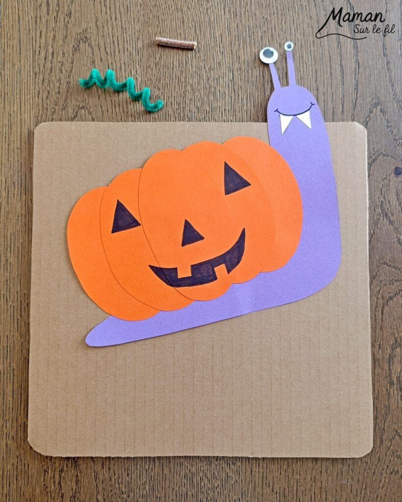 Créer un escargot Vampire et sa citrouille d'Halloween sur le dos : activité créative et manuelle enfants - Découpage, collage de papier - Yeux mobiles, Fil Chenille et branches - Personnage d'Halloween mignons - Citrouille et animaux de la forêt - Jeu DIY - Bricolage et décoration DIY et facile - Bricolage Fait maison, décoration - Thème Halloween, déguisement, automne, insectes et autres petites bêtes, animaux de la forêt - Bricolage sympa et facile - Arts visuels Maternelle et cycle 2 - Maternelle et élémentaire - Créativité - Cycle 1 ou 2 - tutoriel photos - mslf