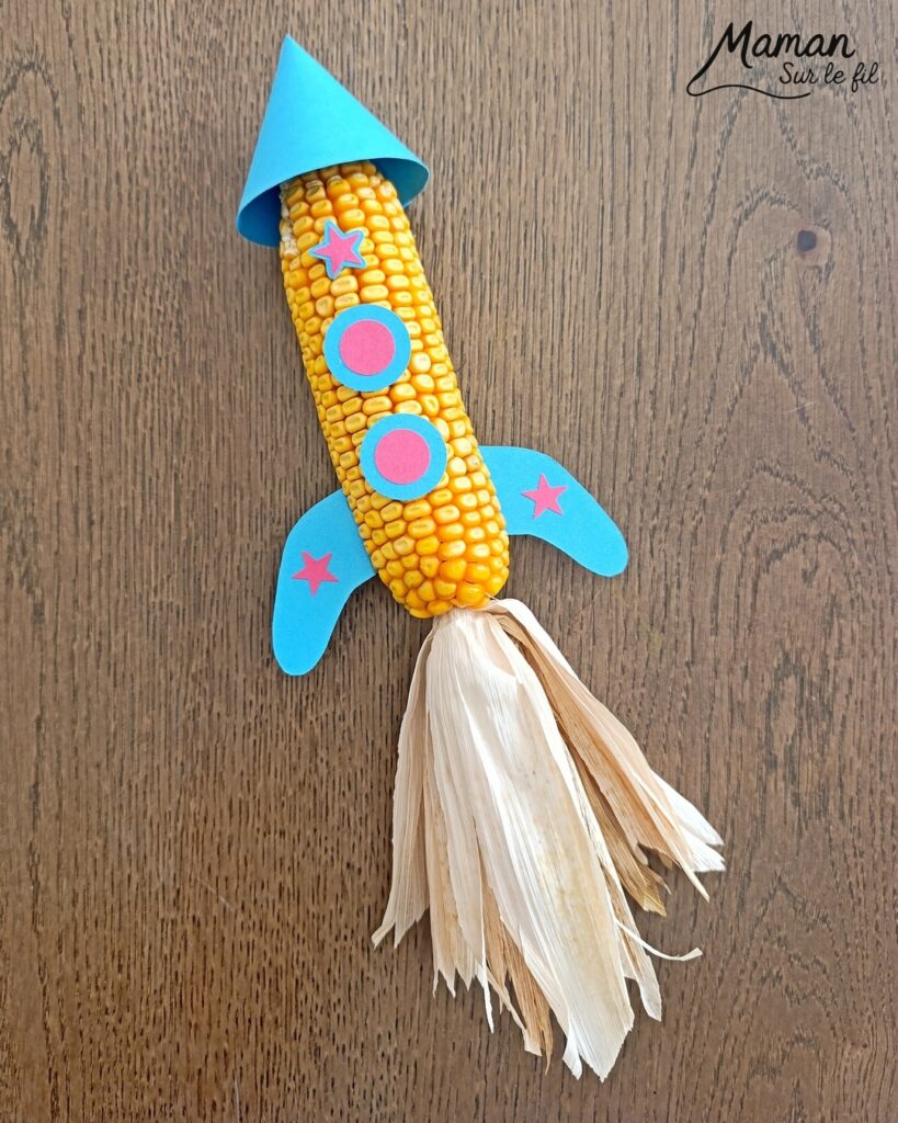 Fabriquer des fusées avec des épis de maïs : activité créative, nature et manuelle enfants - Land art - Découpage, collage de papier pour les détails - Géométrie, utilisation du compas - Bricolage et décoration DIY et facile - Bricolage Fait maison, décoration - Thème Nuit, Ciel, Espace, étoiles - Bricolage sympa et facile - Arts visuels Maternelle et cycle 2 - Maternelle et élémentaire - Créativité - Cycle 1 ou 2 - tutoriel photos - mslf