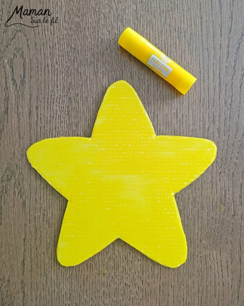 Fabriquer une jolie étoile à broder : activité créative, récup' et manuelle enfants - Recyclage, surcylage de carton et de pailles - Peinture à la gouache en stick - Visage Kawaii aux marqueurs Peinture - Aiguille en plastique et fil ou laine à passer dans les morceaux de paille pour travailler la précision, la motricité fine et la coordination oeil main - Atelier à refaire à volonté ou à garder en décoration - Bricolage et décoration DIY et facile - Bricolage Fait maison, décoration - Thème Nuit, Ciel, Espace, étoiles - Bricolage sympa et facile - Arts visuels Maternelle et cycle 2 - Maternelle et élémentaire - Créativité - Cycle 1 ou 2 - tutoriel photos - mslf