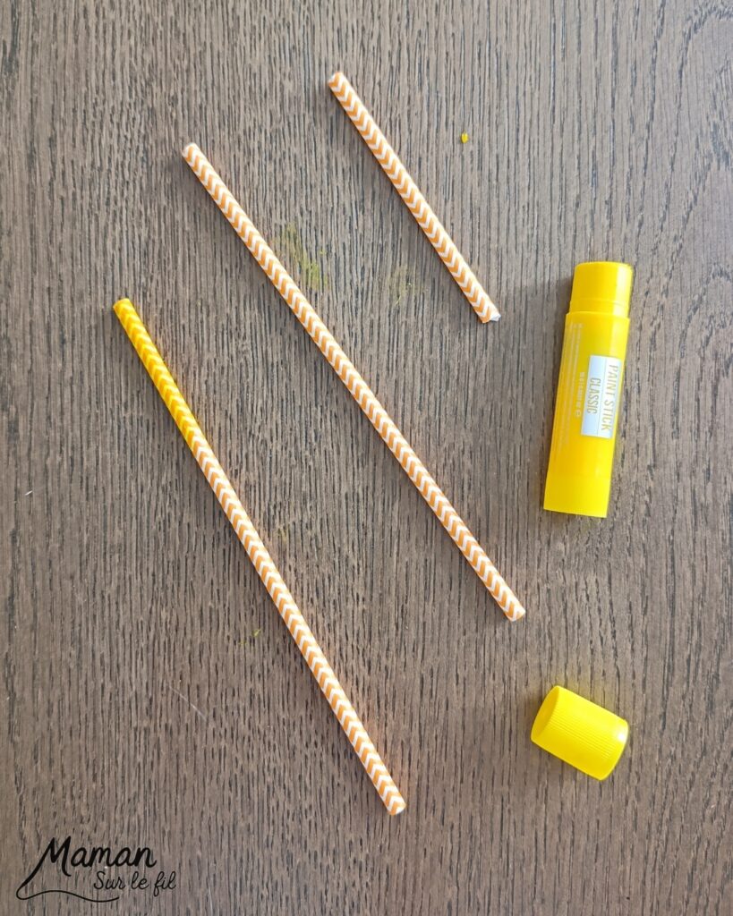 Fabriquer une jolie étoile à broder : activité créative, récup' et manuelle enfants - Recyclage, surcylage de carton et de pailles - Peinture à la gouache en stick - Visage Kawaii aux marqueurs Peinture - Aiguille en plastique et fil ou laine à passer dans les morceaux de paille pour travailler la précision, la motricité fine et la coordination oeil main - Atelier à refaire à volonté ou à garder en décoration - Bricolage et décoration DIY et facile - Bricolage Fait maison, décoration - Thème Nuit, Ciel, Espace, étoiles - Bricolage sympa et facile - Arts visuels Maternelle et cycle 2 - Maternelle et élémentaire - Créativité - Cycle 1 ou 2 - tutoriel photos - mslf