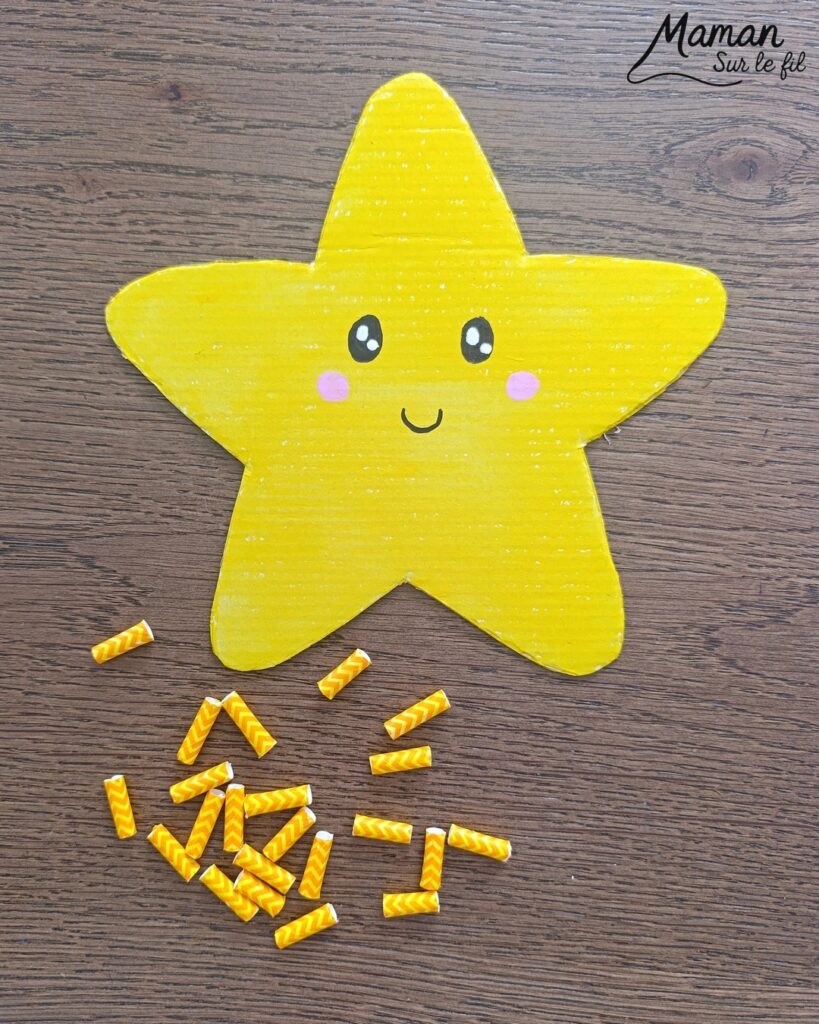Fabriquer une jolie étoile à broder : activité créative, récup' et manuelle enfants - Recyclage, surcylage de carton et de pailles - Peinture à la gouache en stick - Visage Kawaii aux marqueurs Peinture - Aiguille en plastique et fil ou laine à passer dans les morceaux de paille pour travailler la précision, la motricité fine et la coordination oeil main - Atelier à refaire à volonté ou à garder en décoration - Bricolage et décoration DIY et facile - Bricolage Fait maison, décoration - Thème Nuit, Ciel, Espace, étoiles - Bricolage sympa et facile - Arts visuels Maternelle et cycle 2 - Maternelle et élémentaire - Créativité - Cycle 1 ou 2 - tutoriel photos - mslf