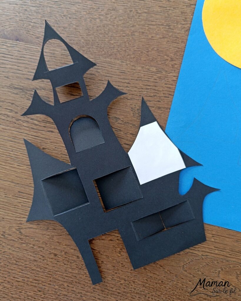 Fabriquer un manoir hanté Surprise avec ses fenêtres qui s'ouvrent et qui se ferment : activité créative et manuelle enfants - Découpage, collage - Personnages d'Halloween mignons - Citrouilles, bonbons, chauve-souris, hibou... Jeu DIY - Bricolage et décoration DIY et facile - Bricolage Fait maison, décoration - Thème Halloween, peur, nuit - Bricolage sympa et facile - Arts visuels Maternelle et cycle 2 - Maternelle et élémentaire - Créativité - Cycle 1 ou 2 - tutoriel photos et vidéo - mslf