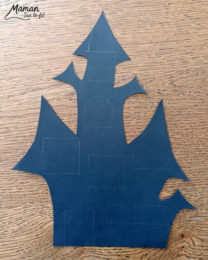 Fabriquer un manoir hanté Surprise avec ses fenêtres qui s'ouvrent et qui se ferment : activité créative et manuelle enfants - Découpage, collage - Personnages d'Halloween mignons - Citrouilles, bonbons, chauve-souris, hibou... Jeu DIY - Bricolage et décoration DIY et facile - Bricolage Fait maison, décoration - Thème Halloween, peur, nuit - Bricolage sympa et facile - Arts visuels Maternelle et cycle 2 - Maternelle et élémentaire - Créativité - Cycle 1 ou 2 - tutoriel photos et vidéo - mslf