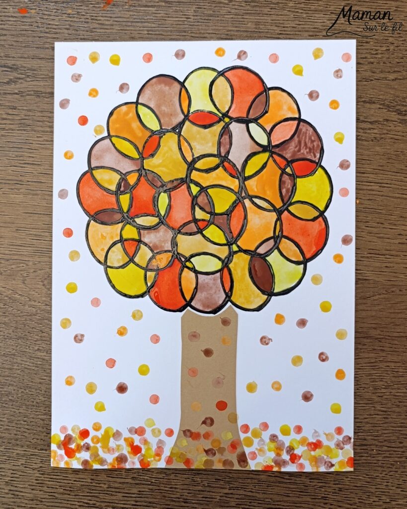 Peindre un arbre d'automne avec un rouleau de papier toilette : activité créative, peinture et manuelle enfants - Empreintes de rouleau de PQ en carton pour les cercles noirs - Coloriage avec une palette de peinture pour enfants, type aquarelle - Couleurs automnales - Peinture aux cotons-tiges pour les feuilles mortes - Cercles, géométrie, découpage, collage - Bricolage DIY facile et rapide - Thème automne, arbres, forêt, bois - Décoration DIY - Bricolage et décoration sympa et facile - Arts visuels maternelle et élémentaire - Cycles 1 et 2 - Créativité - tutoriel photos et vidéo - mslf