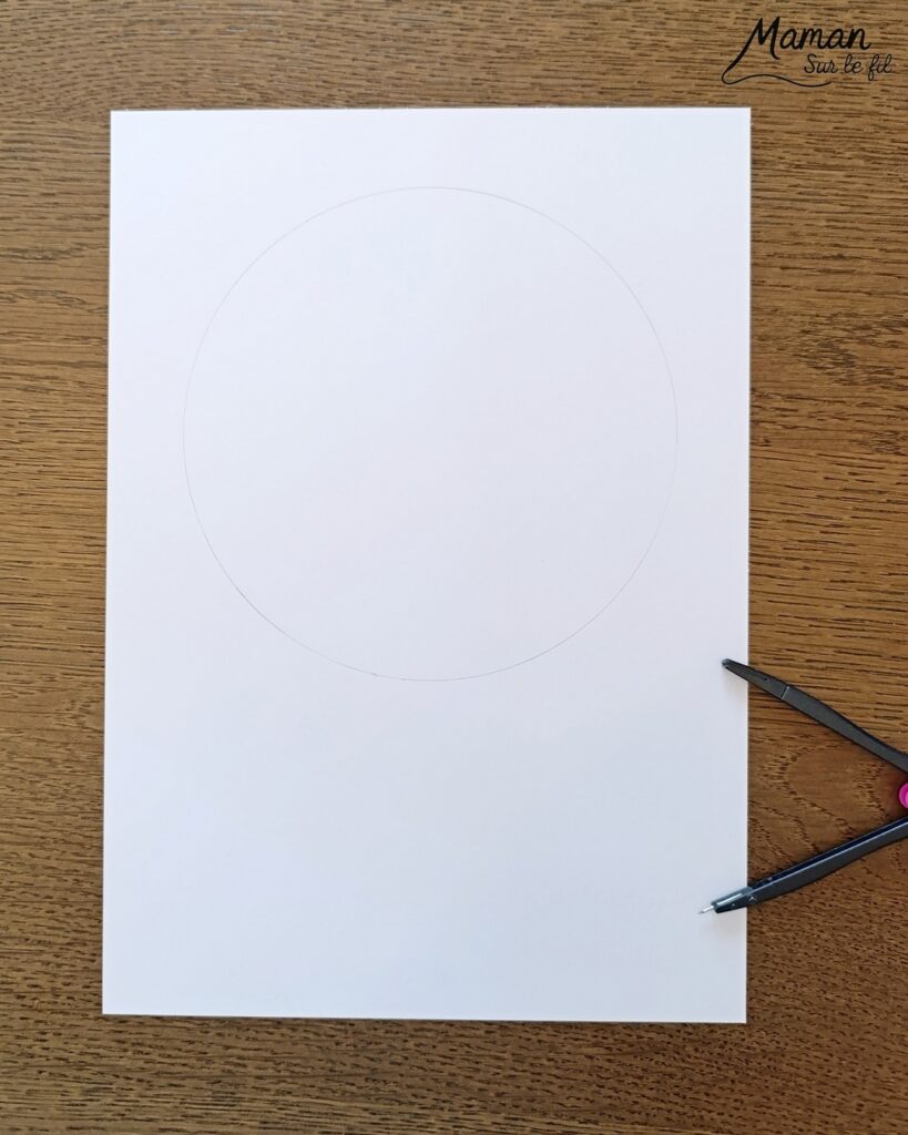 Peindre un arbre d'automne avec un rouleau de papier toilette : activité créative, peinture et manuelle enfants - Empreintes de rouleau de PQ en carton pour les cercles noirs - Coloriage avec une palette de peinture pour enfants, type aquarelle - Couleurs automnales - Peinture aux cotons-tiges pour les feuilles mortes - Cercles, géométrie, découpage, collage - Bricolage DIY facile et rapide - Thème automne, arbres, forêt, bois - Décoration DIY - Bricolage et décoration sympa et facile - Arts visuels maternelle et élémentaire - Cycles 1 et 2 - Créativité - tutoriel photos et vidéo - mslf