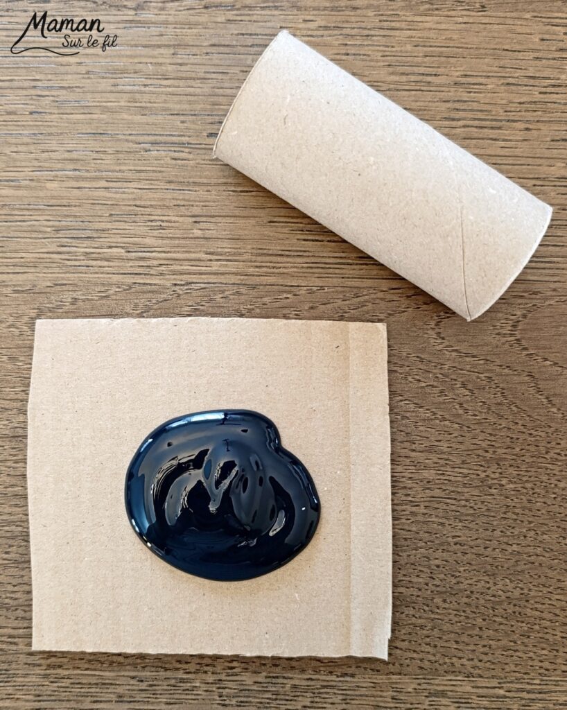 Peindre un arbre d'automne avec un rouleau de papier toilette : activité créative, peinture et manuelle enfants - Empreintes de rouleau de PQ en carton pour les cercles noirs - Coloriage avec une palette de peinture pour enfants, type aquarelle - Couleurs automnales - Peinture aux cotons-tiges pour les feuilles mortes - Cercles, géométrie, découpage, collage - Bricolage DIY facile et rapide - Thème automne, arbres, forêt, bois - Décoration DIY - Bricolage et décoration sympa et facile - Arts visuels maternelle et élémentaire - Cycles 1 et 2 - Créativité - tutoriel photos et vidéo - mslf