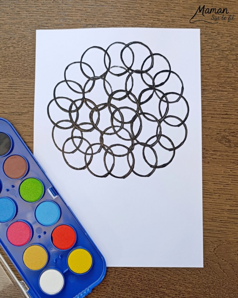 Peindre un arbre d'automne avec un rouleau de papier toilette : activité créative, peinture et manuelle enfants - Empreintes de rouleau de PQ en carton pour les cercles noirs - Coloriage avec une palette de peinture pour enfants, type aquarelle - Couleurs automnales - Peinture aux cotons-tiges pour les feuilles mortes - Cercles, géométrie, découpage, collage - Bricolage DIY facile et rapide - Thème automne, arbres, forêt, bois - Décoration DIY - Bricolage et décoration sympa et facile - Arts visuels maternelle et élémentaire - Cycles 1 et 2 - Créativité - tutoriel photos et vidéo - mslf