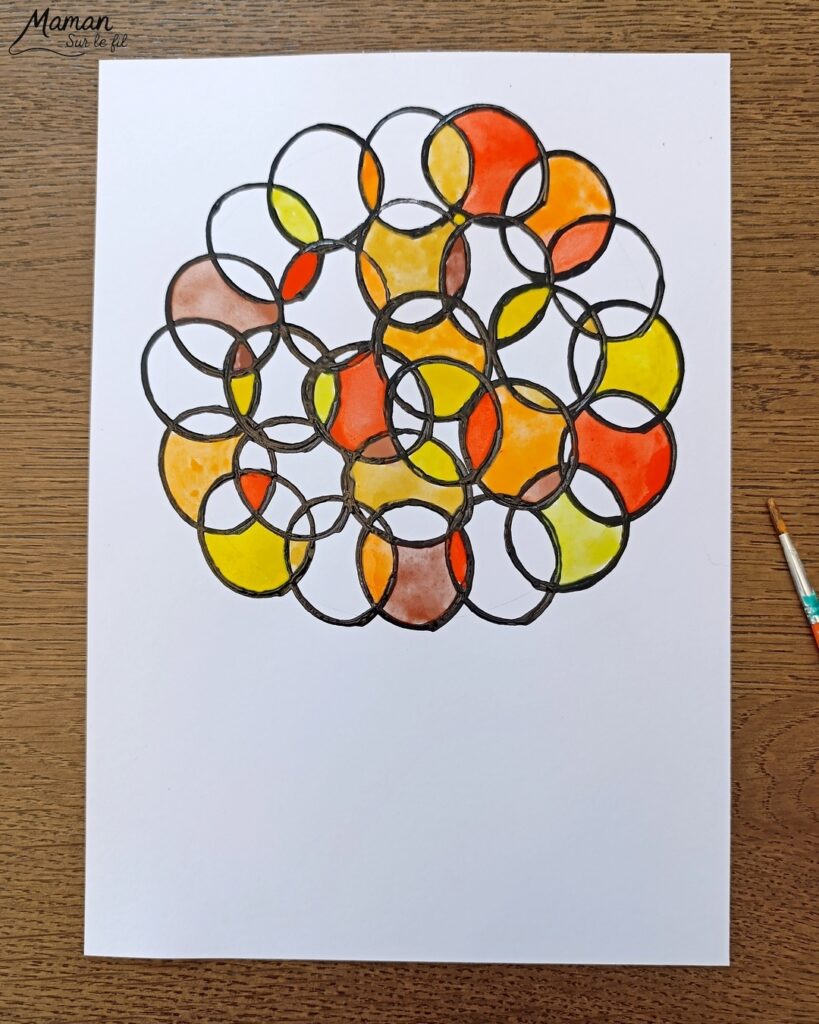 Peindre un arbre d'automne avec un rouleau de papier toilette : activité créative, peinture et manuelle enfants - Empreintes de rouleau de PQ en carton pour les cercles noirs - Coloriage avec une palette de peinture pour enfants, type aquarelle - Couleurs automnales - Peinture aux cotons-tiges pour les feuilles mortes - Cercles, géométrie, découpage, collage - Bricolage DIY facile et rapide - Thème automne, arbres, forêt, bois - Décoration DIY - Bricolage et décoration sympa et facile - Arts visuels maternelle et élémentaire - Cycles 1 et 2 - Créativité - tutoriel photos et vidéo - mslf