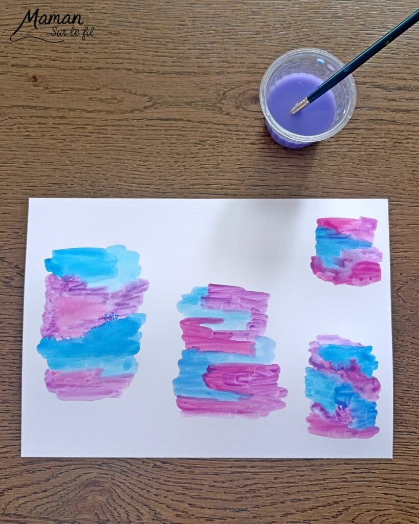 Peindre une famille de petits monstres mignons et colorés : activité créative, peinture et manuelle enfants - Peinture façon aquarelle - Bandes gribouillées - Couleurs bleu, rose et violet - Dessin des détails en noir pour le contraste - Découpage et collage des yeux et dents pour un air rigolo - Bricolage et décoration DIY et facile - Bricolage Fait maison, décoration - Thème Halloween, créatures imaginaires, monstres - Bricolage sympa et facile - Arts visuels Maternelle et cycle 2 - Maternelle et élémentaire - Créativité - Cycle 1 ou 2 - tutoriel photos - mslf