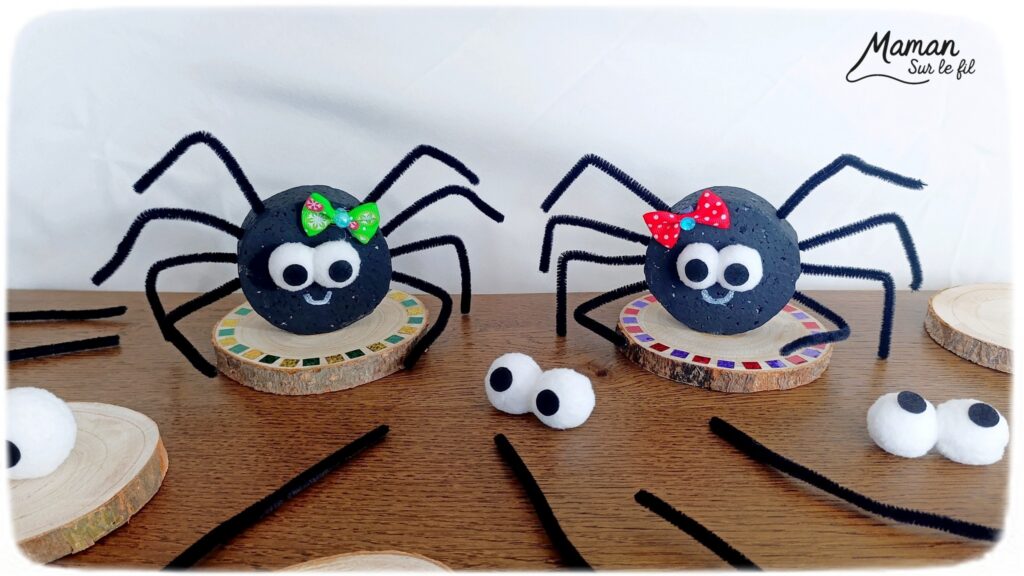 Fabriquer une araignée mimi pour Halloween : activité créative et manuelle enfants - Le tutoriel et le matériel créatif vient de chez 10 Doigts - Peinture, Polystyrène, Fils chenille, Gros yeux et Noeud - Rondin de bois et gommettes - Bricolage et décoration DIY - Bricolage Fait maison, décoration - Kit tout compris - Thème Halloween, araignées, insectes et autres petites bêtes, animaux de la forêt, bois - Bricolage sympa et facile - Arts visuels Maternelle et cycle 2 - Maternelle et élémentaire - Créativité - Cycle 1 ou 2 - tutoriel photos - mslf