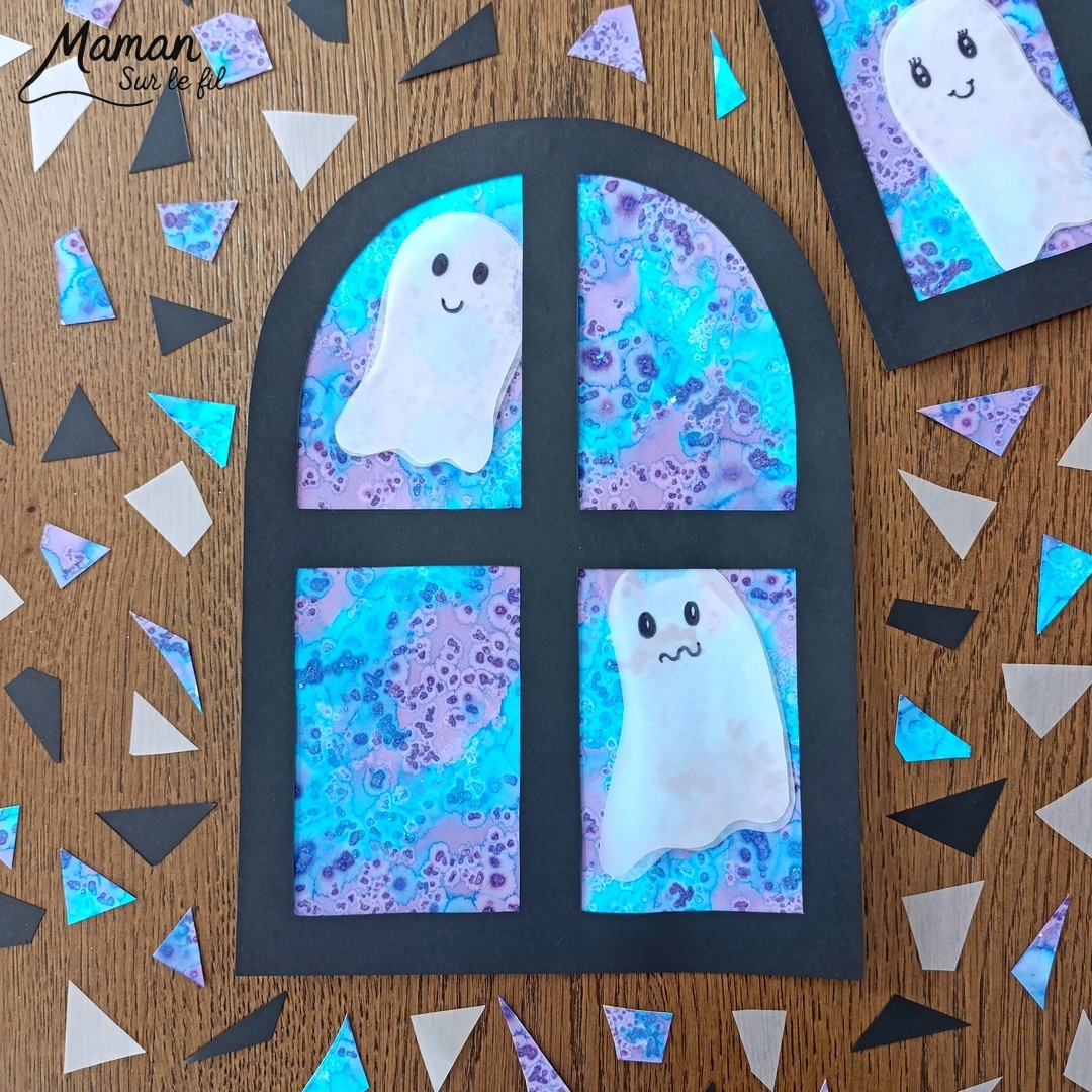 Imaginer des petits fantômes gentils à la fenêtre : activité créative et manuelle enfants - Fond de nuit avec la technique de l'encre et du gros sel - Couleurs bleu et violet - Encadrement de la fenêtre en noir pour le contraste - Fantômes en papier calque pour le côté vaporeux et transparent - Découpage, collage, dessin - Bricolage et décoration DIY et facile - Bricolage Fait maison, décoration - Thème Halloween, nuit, peur, fantômes - Bricolage sympa et facile - Arts visuels Maternelle et cycle 2 - Maternelle et élémentaire - Créativité - Cycle 1 ou 2 - tutoriel photos - mslf