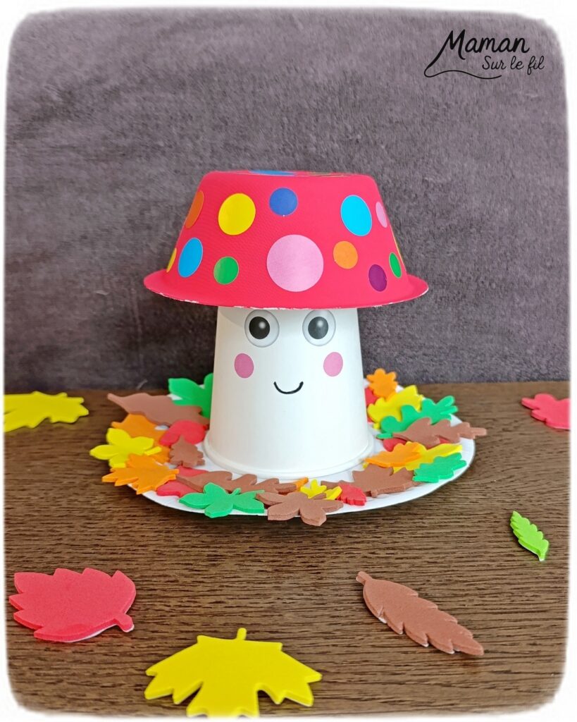 Fabriquer un champignon mignon d'automne avec un gobelet : activité créative et manuelle enfants - Le tutoriel et le matériel créatif vient de chez 10 Doigts - Peinture et gommettes pour un bricolage automnal simple et joli - Bricolage et décoration DIY - Bricolage Fait maison, décoration - Kit tout compris - Thème Automne, forêt, bois, champignons, feuilles mortes - Bricolage sympa et facile - Arts visuels Maternelle et cycle 2 - Maternelle et élémentaire - Créativité - Cycle 1 ou 2 - tutoriel photos - mslf