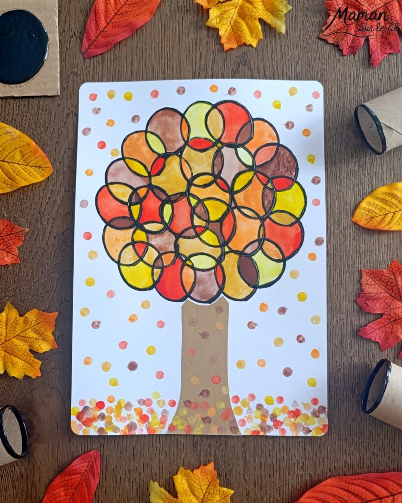 Peindre un arbre d'automne avec un rouleau de papier toilette : activité créative, peinture et manuelle enfants - Empreintes de rouleau de PQ en carton pour les cercles noirs - Coloriage avec une palette de peinture pour enfants, type aquarelle - Couleurs automnales - Peinture aux cotons-tiges pour les feuilles mortes - Cercles, géométrie, découpage, collage - Bricolage DIY facile et rapide - Thème automne, arbres, forêt, bois - Décoration DIY - Bricolage et décoration sympa et facile - Arts visuels maternelle et élémentaire - Cycles 1 et 2 - Créativité - tutoriel photos et vidéo - mslf