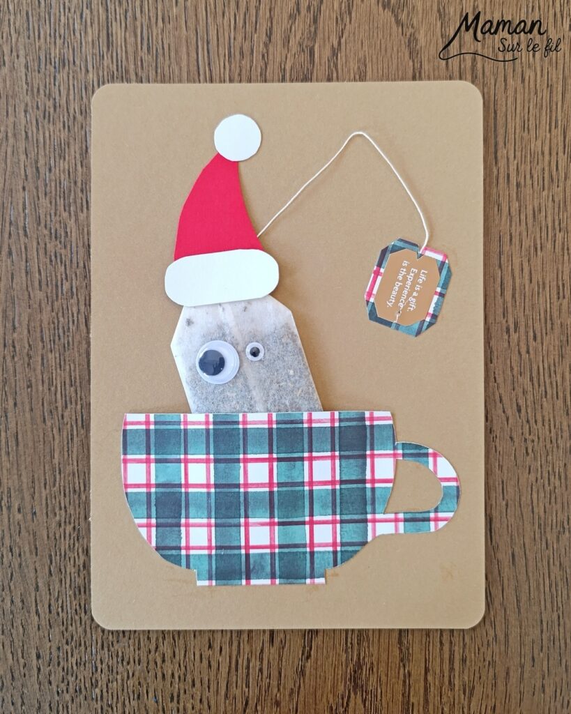 Créer une carte Tasse et Sachet de thé de Noël : activité créative et manuelle enfants - Imaginer une carte de Noël rigolote avec un sachet de thé - Découpage, collage de papier à motifs - Yeux mobiles et bonnet de Noël pour un visage mignon et rigolo du sachet de thé - Carte, cadeau DIY, Fait maison à offrir pour les fêtes de fin d'année - Bricolage et décoration DIY et facile - Bricolage Fait maison, décoration - Thème Noël, fêtes de fin d'année, hiver, boissons chaudes - Bricolage sympa et facile - Arts visuels Maternelle et cycle 2 - Maternelle et élémentaire - Créativité - Cycle 1 ou 2 - tutoriel photos - mslf