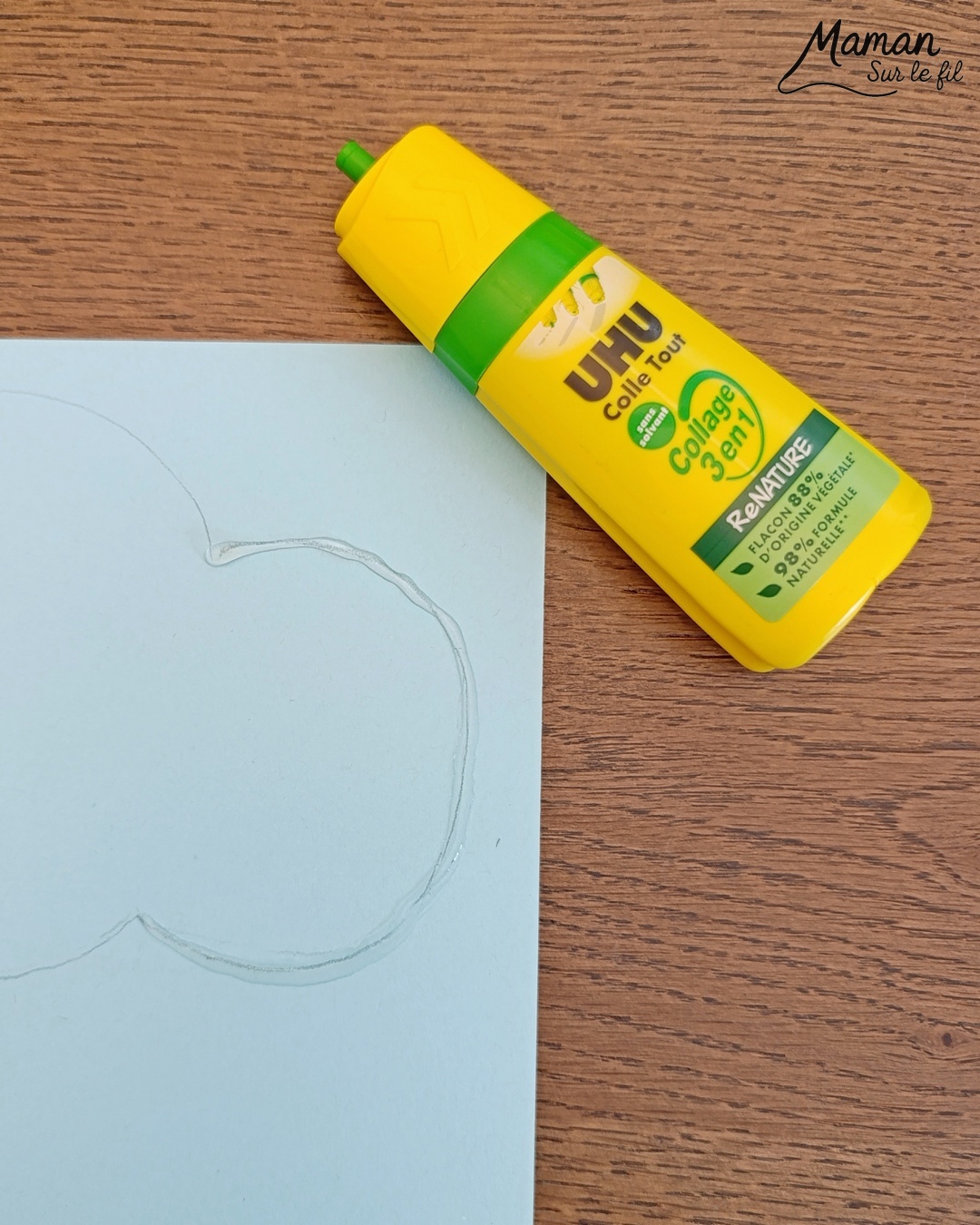 Créer un nuage moelleux en deux façons et sa pluie à l'encre : activité créative, peinture et manuelle enfants - Nuages en collage de laine ou de boules de coton - Pluie à l'encre bleue et peinture en spray - Découpage collage des gouttes de pluie - Bricolage et décoration DIY et facile - Bricolage Fait maison, décoration - Thème Météo, Pluie, Nuage, Ciel, Automne - Bricolage sympa et facile - Arts visuels Maternelle et cycle 2 - Maternelle et élémentaire - Créativité - Cycle 1 ou 2 - tutoriel photos - mslf