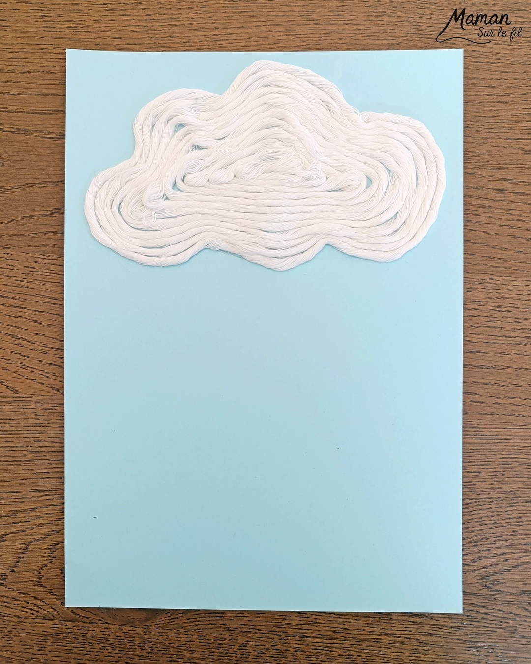 Créer un nuage moelleux en deux façons et sa pluie à l'encre : activité créative, peinture et manuelle enfants - Nuages en collage de laine ou de boules de coton - Pluie à l'encre bleue et peinture en spray - Découpage collage des gouttes de pluie - Bricolage et décoration DIY et facile - Bricolage Fait maison, décoration - Thème Météo, Pluie, Nuage, Ciel, Automne - Bricolage sympa et facile - Arts visuels Maternelle et cycle 2 - Maternelle et élémentaire - Créativité - Cycle 1 ou 2 - tutoriel photos - mslf