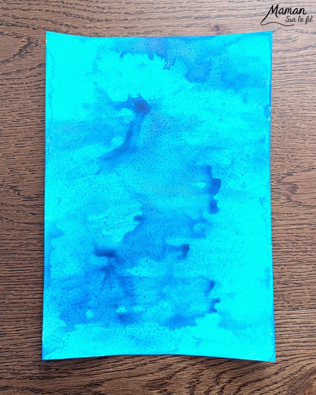Créer un nuage moelleux en deux façons et sa pluie à l'encre : activité créative, peinture et manuelle enfants - Nuages en collage de laine ou de boules de coton - Pluie à l'encre bleue et peinture en spray - Découpage collage des gouttes de pluie - Bricolage et décoration DIY et facile - Bricolage Fait maison, décoration - Thème Météo, Pluie, Nuage, Ciel, Automne - Bricolage sympa et facile - Arts visuels Maternelle et cycle 2 - Maternelle et élémentaire - Créativité - Cycle 1 ou 2 - tutoriel photos - mslf