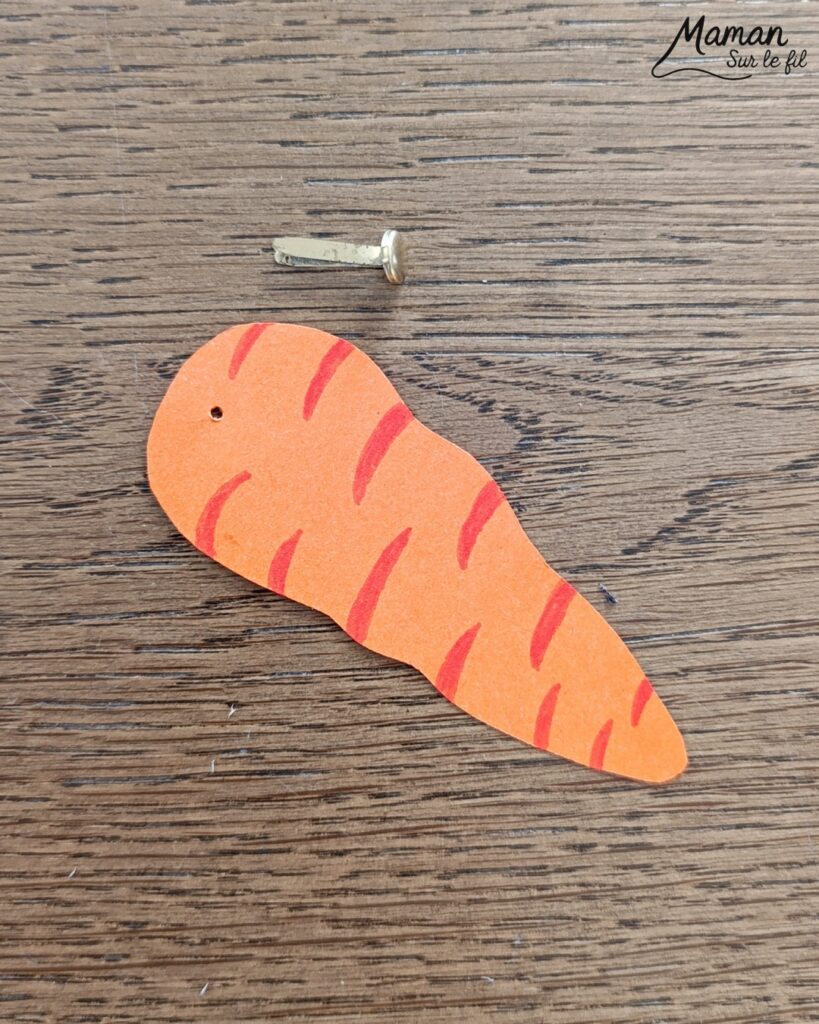 Fabriquer un décompte de l'Avent DIY - Bonhomme de neige : activité créative et manuelle enfants - Nez Carotte qui tourne et permet de décompter les jours pour patienter avant Noël - Calendrier, décompte de l'Avent, de Noël fait maison en papier - Version PDF à télécharger et imprimer gratuitement - Printable gratuit - Bricolage et décoration DIY - Bricolage Fait maison, décoration - Thème Hiver, froid, neige, Noël, Avent - Bricolage sympa et facile - Arts visuels Maternelle et cycle 2 - Maternelle et élémentaire - Créativité - Cycle 1 ou 2 - tutoriel photos et vidéo - mslf