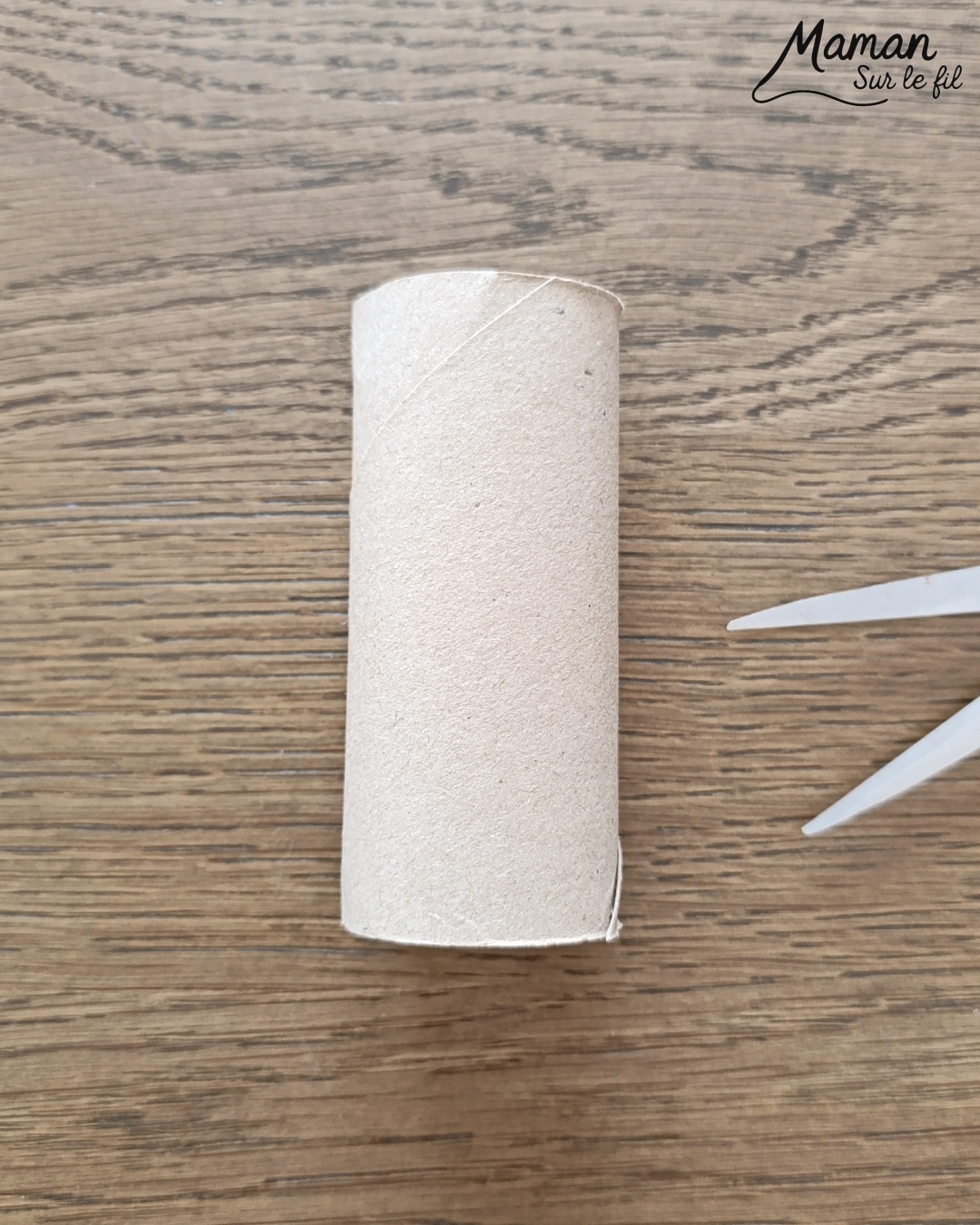 Fabriquer un jeu DIY : les tasses de Noël à empiler : activité créative, récup' et manuelle enfants - Tasses aux couleurs de Noël fabriquées avec des rouleaux de PQ - Recyclage, surcyclage de rouleaux de papier toilette en carton - Peinture, gommettes - - Jeu fait maison - Sens de l'équilibre - Empiler les tasses sans les faire tomber - Vert, rouge, blanc - Bricolage et décoration DIY et facile - Bricolage Fait maison, décoration - Thème Noël, fêtes de fin d'année, hiver, boissons chaudes - Bricolage sympa et facile - Arts visuels Maternelle et cycle 2 - Maternelle et élémentaire - Créativité - Cycle 1 ou 2 - tutoriel photos et vidéo - mslf