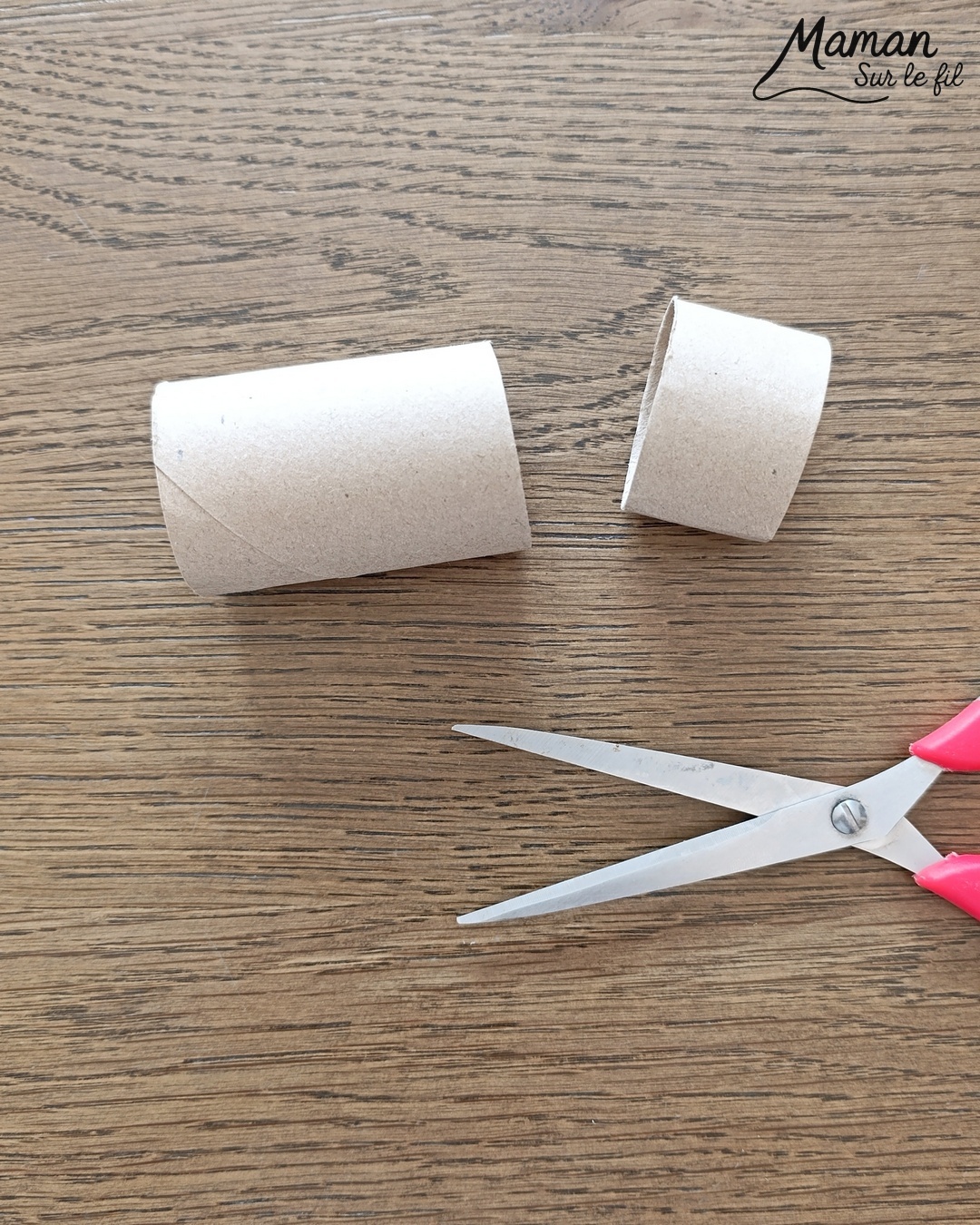 Fabriquer un jeu DIY : les tasses de Noël à empiler : activité créative, récup' et manuelle enfants - Tasses aux couleurs de Noël fabriquées avec des rouleaux de PQ - Recyclage, surcyclage de rouleaux de papier toilette en carton - Peinture, gommettes - - Jeu fait maison - Sens de l'équilibre - Empiler les tasses sans les faire tomber - Vert, rouge, blanc - Bricolage et décoration DIY et facile - Bricolage Fait maison, décoration - Thème Noël, fêtes de fin d'année, hiver, boissons chaudes - Bricolage sympa et facile - Arts visuels Maternelle et cycle 2 - Maternelle et élémentaire - Créativité - Cycle 1 ou 2 - tutoriel photos et vidéo - mslf