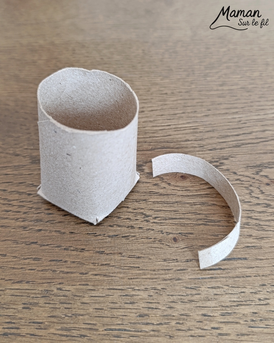 Fabriquer un jeu DIY : les tasses de Noël à empiler : activité créative, récup' et manuelle enfants - Tasses aux couleurs de Noël fabriquées avec des rouleaux de PQ - Recyclage, surcyclage de rouleaux de papier toilette en carton - Peinture, gommettes - - Jeu fait maison - Sens de l'équilibre - Empiler les tasses sans les faire tomber - Vert, rouge, blanc - Bricolage et décoration DIY et facile - Bricolage Fait maison, décoration - Thème Noël, fêtes de fin d'année, hiver, boissons chaudes - Bricolage sympa et facile - Arts visuels Maternelle et cycle 2 - Maternelle et élémentaire - Créativité - Cycle 1 ou 2 - tutoriel photos et vidéo - mslf