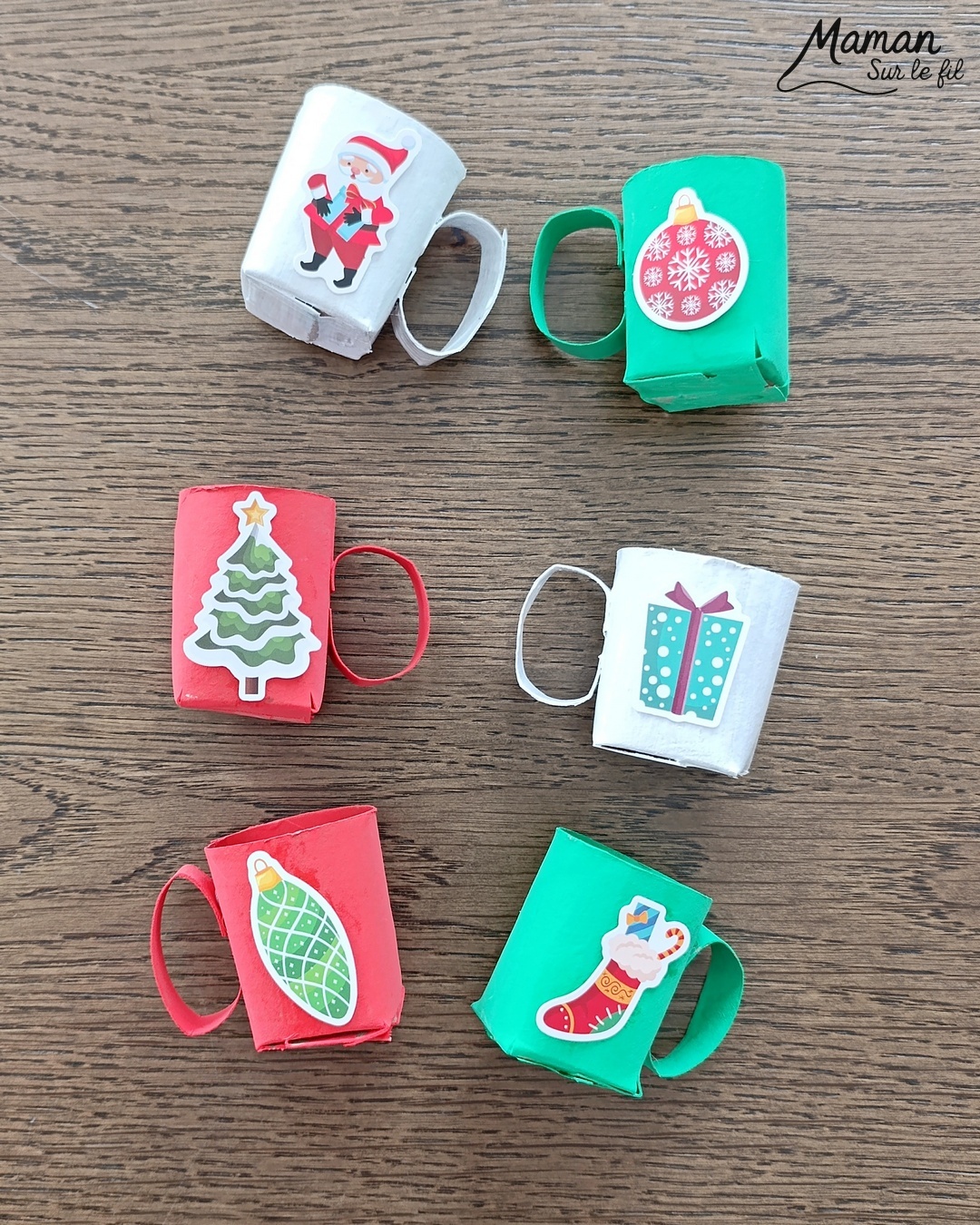 Fabriquer un jeu DIY : les tasses de Noël à empiler : activité créative, récup' et manuelle enfants - Tasses aux couleurs de Noël fabriquées avec des rouleaux de PQ - Recyclage, surcyclage de rouleaux de papier toilette en carton - Peinture, gommettes - - Jeu fait maison - Sens de l'équilibre - Empiler les tasses sans les faire tomber - Vert, rouge, blanc - Bricolage et décoration DIY et facile - Bricolage Fait maison, décoration - Thème Noël, fêtes de fin d'année, hiver, boissons chaudes - Bricolage sympa et facile - Arts visuels Maternelle et cycle 2 - Maternelle et élémentaire - Créativité - Cycle 1 ou 2 - tutoriel photos et vidéo - mslf
