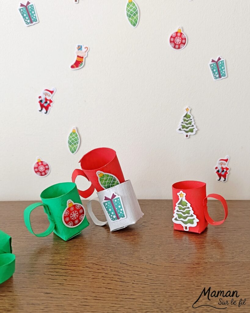 Fabriquer un jeu DIY : les tasses de Noël à empiler : activité créative, récup' et manuelle enfants - Tasses aux couleurs de Noël fabriquées avec des rouleaux de PQ - Recyclage, surcyclage de rouleaux de papier toilette en carton - Peinture, gommettes - - Jeu fait maison - Sens de l'équilibre - Empiler les tasses sans les faire tomber - Vert, rouge, blanc - Bricolage et décoration DIY et facile - Bricolage Fait maison, décoration - Thème Noël, fêtes de fin d'année, hiver, boissons chaudes - Bricolage sympa et facile - Arts visuels Maternelle et cycle 2 - Maternelle et élémentaire - Créativité - Cycle 1 ou 2 - tutoriel photos et vidéo - mslf
