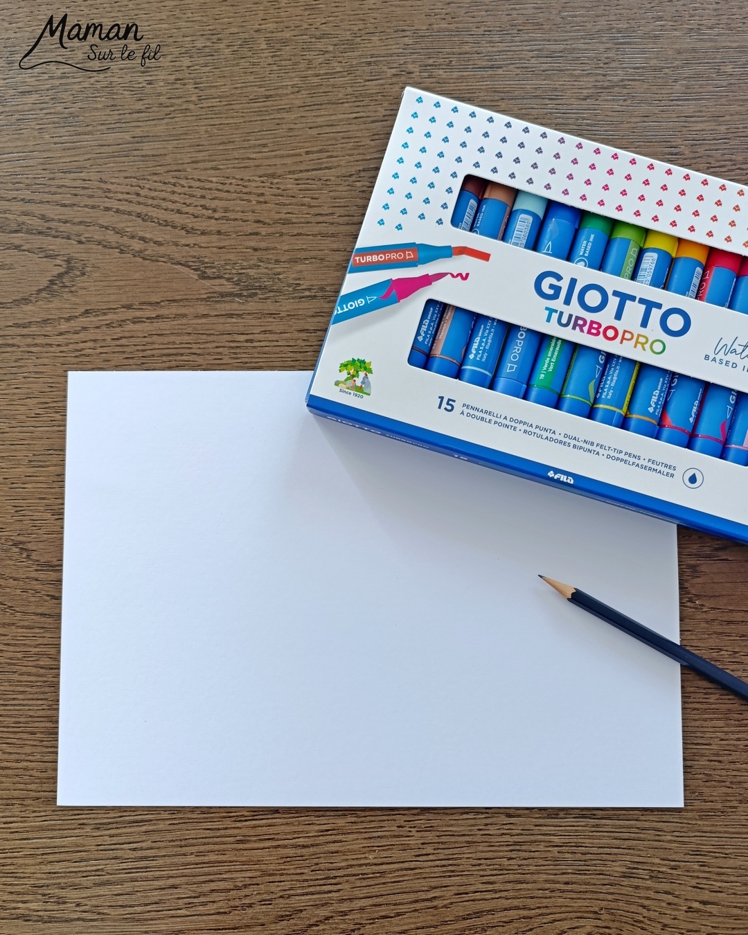 Fabriquer des moufles rayées aux feutres et avec du coton : activité créative et manuelle enfants - Découpage, dessin, graphismes - Tracer des lignes horizontales avec feutres larges style surligneurs - Collage de coton et laine pour relier la paire de moufles - Couleurs Arc-en-ciel ou hivernales - Bricolage et décoration DIY et facile - Bricolage Fait maison, décoration - Thème hiver, froid, neige, montagne, vêtements - Bricolage sympa et facile - Arts visuels Maternelle et cycle 2 - Maternelle et élémentaire - Créativité - Cycle 1 ou 2 - tutoriel photos - mslf