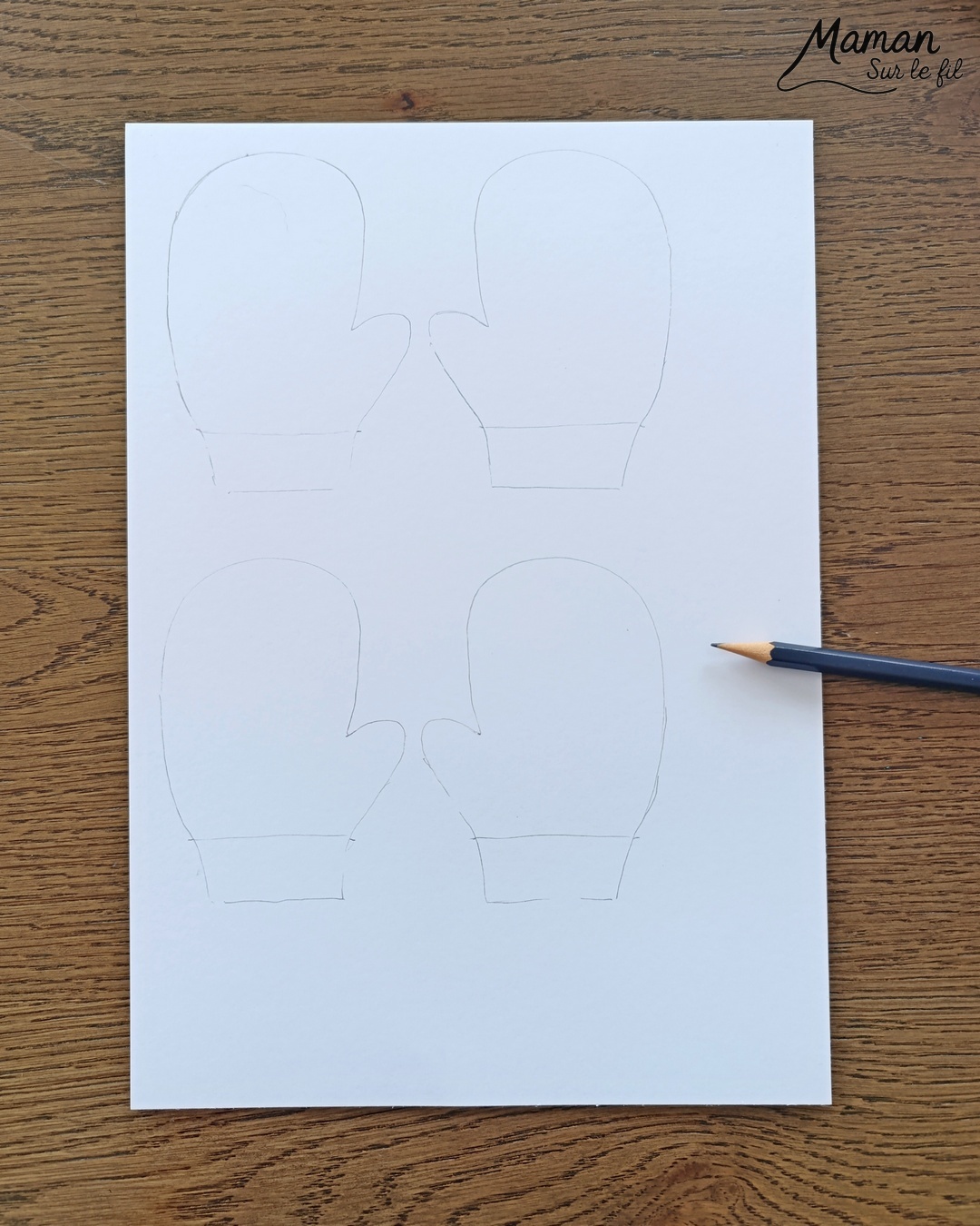 Fabriquer des moufles rayées aux feutres et avec du coton : activité créative et manuelle enfants - Découpage, dessin, graphismes - Tracer des lignes horizontales avec feutres larges style surligneurs - Collage de coton et laine pour relier la paire de moufles - Couleurs Arc-en-ciel ou hivernales - Bricolage et décoration DIY et facile - Bricolage Fait maison, décoration - Thème hiver, froid, neige, montagne, vêtements - Bricolage sympa et facile - Arts visuels Maternelle et cycle 2 - Maternelle et élémentaire - Créativité - Cycle 1 ou 2 - tutoriel photos - mslf