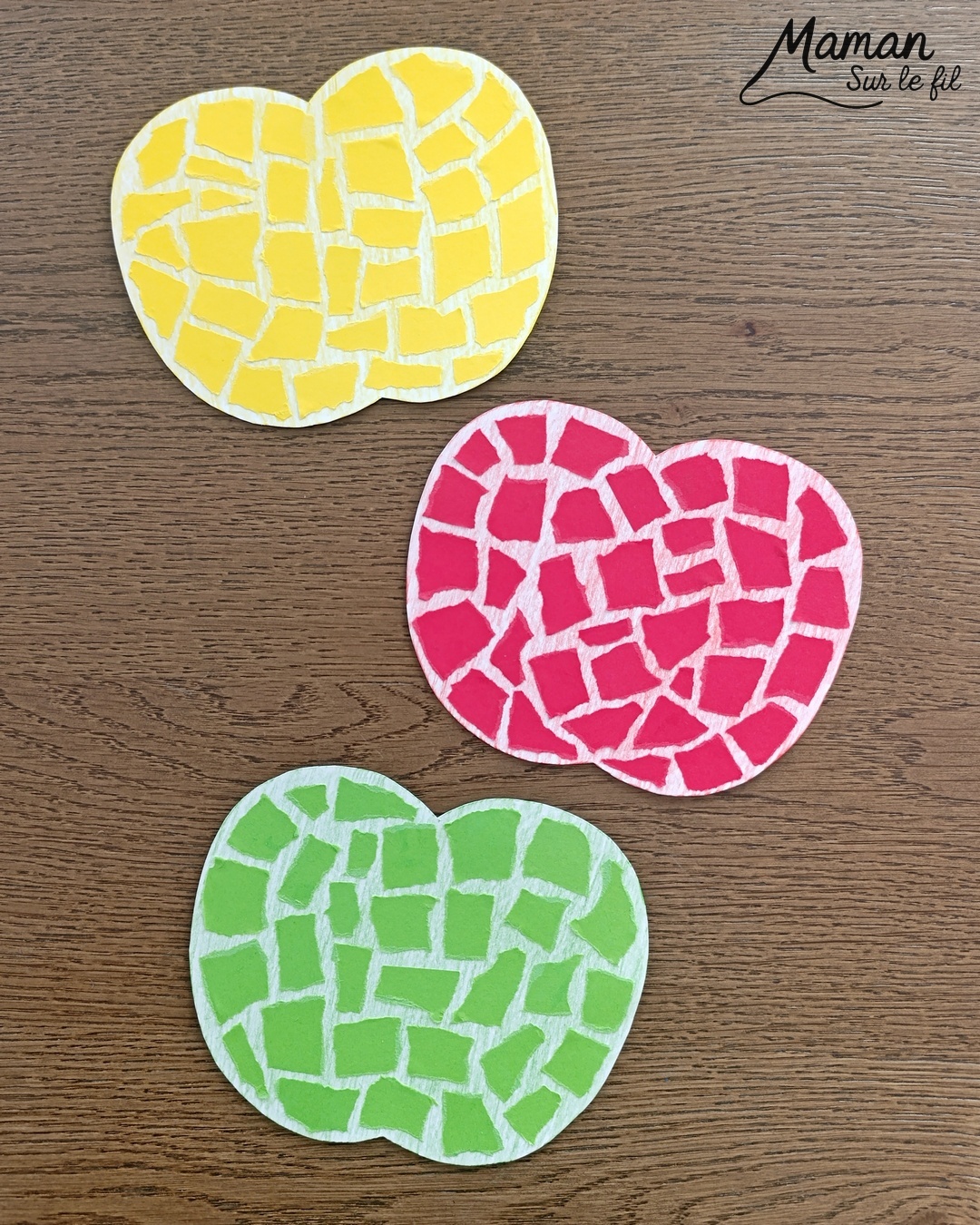Créer des pommes en mosaïque de papier déchiré : activité créative, papier et manuelle enfants - Découpage des pommes, coloriage aux crayons de couleur - Déchirer du papier - Collage façon mosaïque - Récup' de carton pour la tige - Tête et visage mignon et rigolo - Perforatrice de ronds - Bricolage et décoration DIY et facile - Bricolage Fait maison, décoration - Thème pommes, fruits et légumes, potager, verger, automne - Bricolage sympa et facile - Arts visuels Maternelle et cycle 2 - Maternelle et élémentaire - Créativité - Cycle 1 ou 2 - tutoriel photos - mslf
