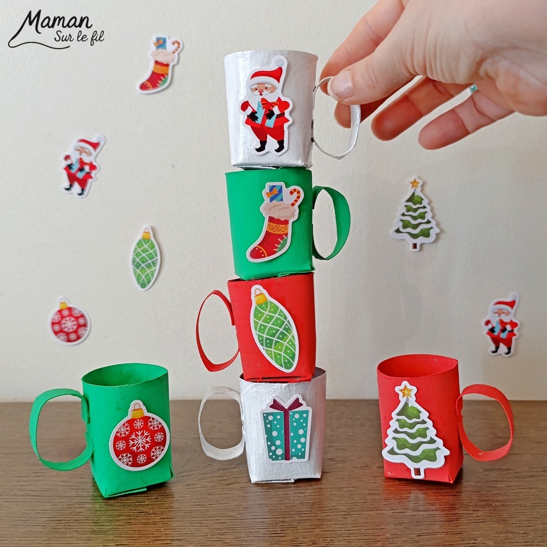 Fabriquer un jeu DIY : les tasses de Noël à empiler : activité créative, récup' et manuelle enfants - Tasses aux couleurs de Noël fabriquées avec des rouleaux de PQ - Recyclage, surcyclage de rouleaux de papier toilette en carton - Peinture, gommettes - - Jeu fait maison - Sens de l'équilibre - Empiler les tasses sans les faire tomber - Vert, rouge, blanc - Bricolage et décoration DIY et facile - Bricolage Fait maison, décoration - Thème Noël, fêtes de fin d'année, hiver, boissons chaudes - Bricolage sympa et facile - Arts visuels Maternelle et cycle 2 - Maternelle et élémentaire - Créativité - Cycle 1 ou 2 - tutoriel photos et vidéo - mslf