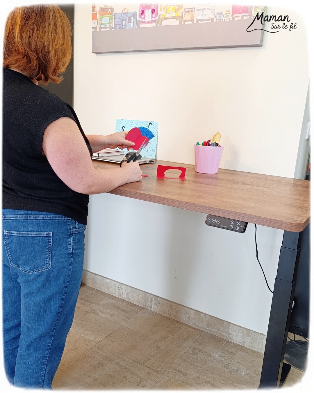 Mon nouveau coin bureau avec Flexispot : mon quotidien d'autoentrepreneur - Bureau assis debout ultra flexible E7 Pro avec pieds noirs et plateau Rotin brun pour associer à ma table à manger - Chaise ergonomique avec coussin confort Nuage - Bureau parfait pour alterner travail sur ordinateur et activités créatives - Parfait pour les personnes de petites et grandes tailles et pour les maux de dos - Etre à son compte, télétravail - Avis - mslf