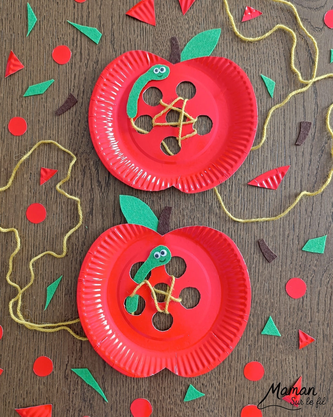 Fabriquer une pomme rouge avec son ver à lacer : activité créative, récup' et manuelle enfants - Pomme avec une assiette en carton et de la feutrine - Découpage des trous au cutter - Ver en feutrine et laine - Lacer le fil ne passer le ver dans les trous - Travail de la motricité fine et de la coordination Oeil - main - Jeu DIY - Bricolage et décoration DIY et facile - Bricolage Fait maison, décoration - Thème pommes, fruits et légumes, potager, verger, automne, insectes et petites bêtes, printemps - Bricolage sympa et facile - Arts visuels Maternelle et cycle 2 - Maternelle et élémentaire - Créativité - Cycle 1 ou 2 - tutoriel photos et vidéo - mslf