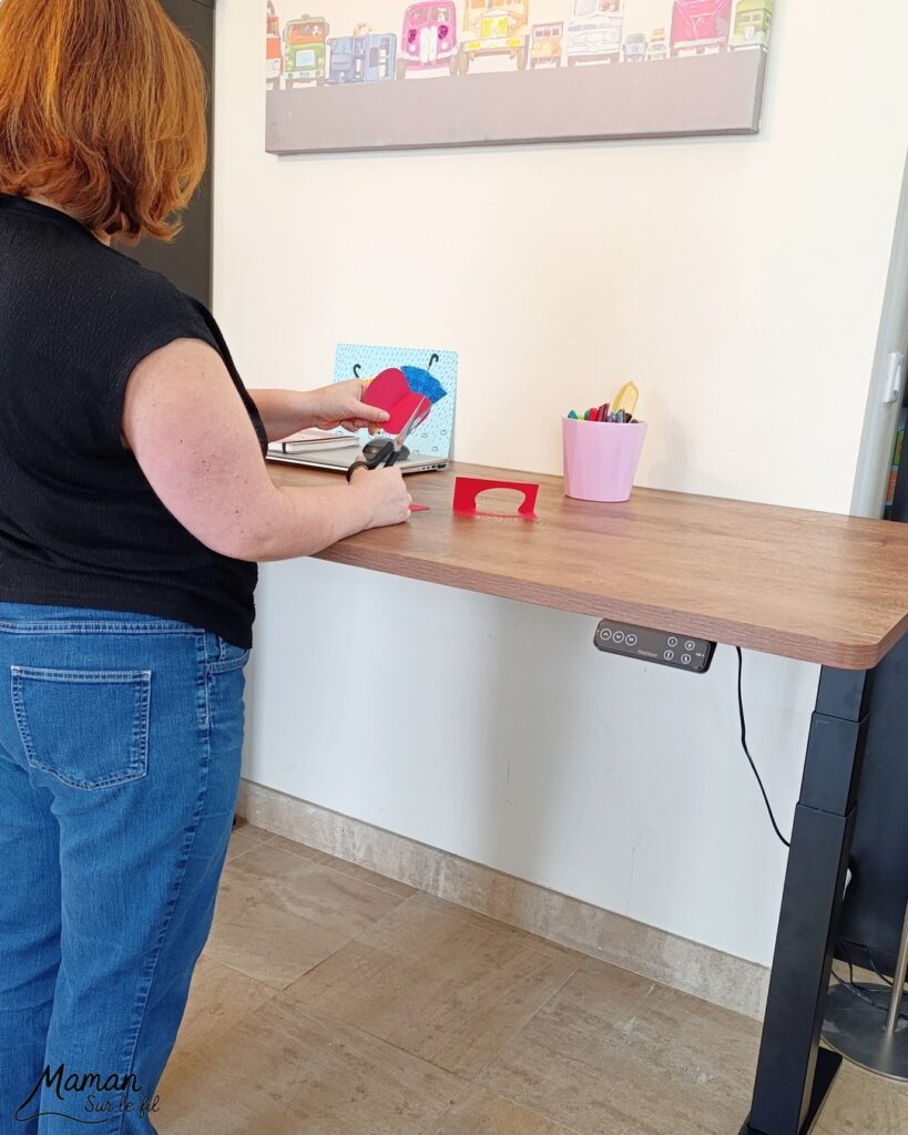 Mon nouveau coin bureau avec Flexispot : mon quotidien d'autoentrepreneur - Bureau assis debout ultra flexible E7 Pro avec pieds noirs et plateau Rotin brun pour associer à ma table à manger - Chaise ergonomique avec coussin confort Nuage - Bureau parfait pour alterner travail sur ordinateur et activités créatives - Parfait pour les personnes de petites et grandes tailles et pour les maux de dos - Etre à son compte, télétravail - Avis - mslf