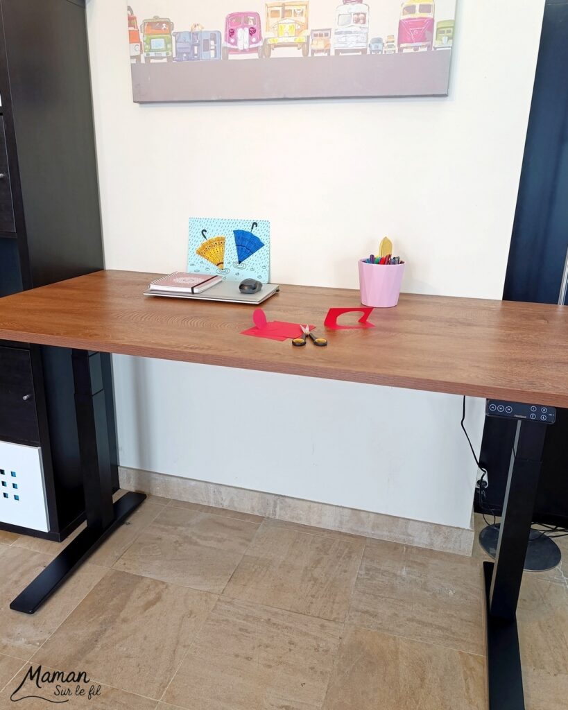 Mon nouveau coin bureau avec Flexispot : mon quotidien d'autoentrepreneur - Bureau assis debout ultra flexible E7 Pro avec pieds noirs et plateau Rotin brun pour associer à ma table à manger - Chaise ergonomique avec coussin confort Nuage - Bureau parfait pour alterner travail sur ordinateur et activités créatives - Parfait pour les personnes de petites et grandes tailles et pour les maux de dos - Etre à son compte, télétravail - Avis - mslf
