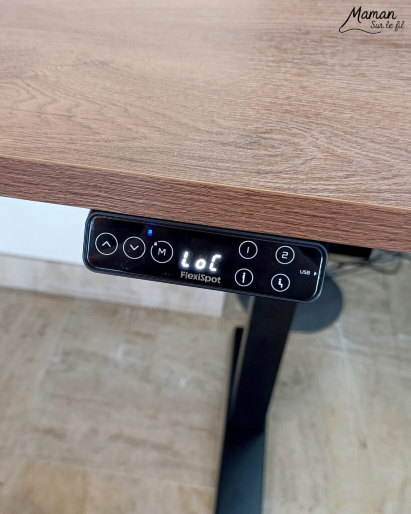 Mon nouveau coin bureau avec Flexispot : mon quotidien d'autoentrepreneur - Bureau assis debout ultra flexible E7 Pro avec pieds noirs et plateau Rotin brun pour associer à ma table à manger - Chaise ergonomique avec coussin confort Nuage - Bureau parfait pour alterner travail sur ordinateur et activités créatives - Parfait pour les personnes de petites et grandes tailles et pour les maux de dos - Etre à son compte, télétravail - Avis - mslf