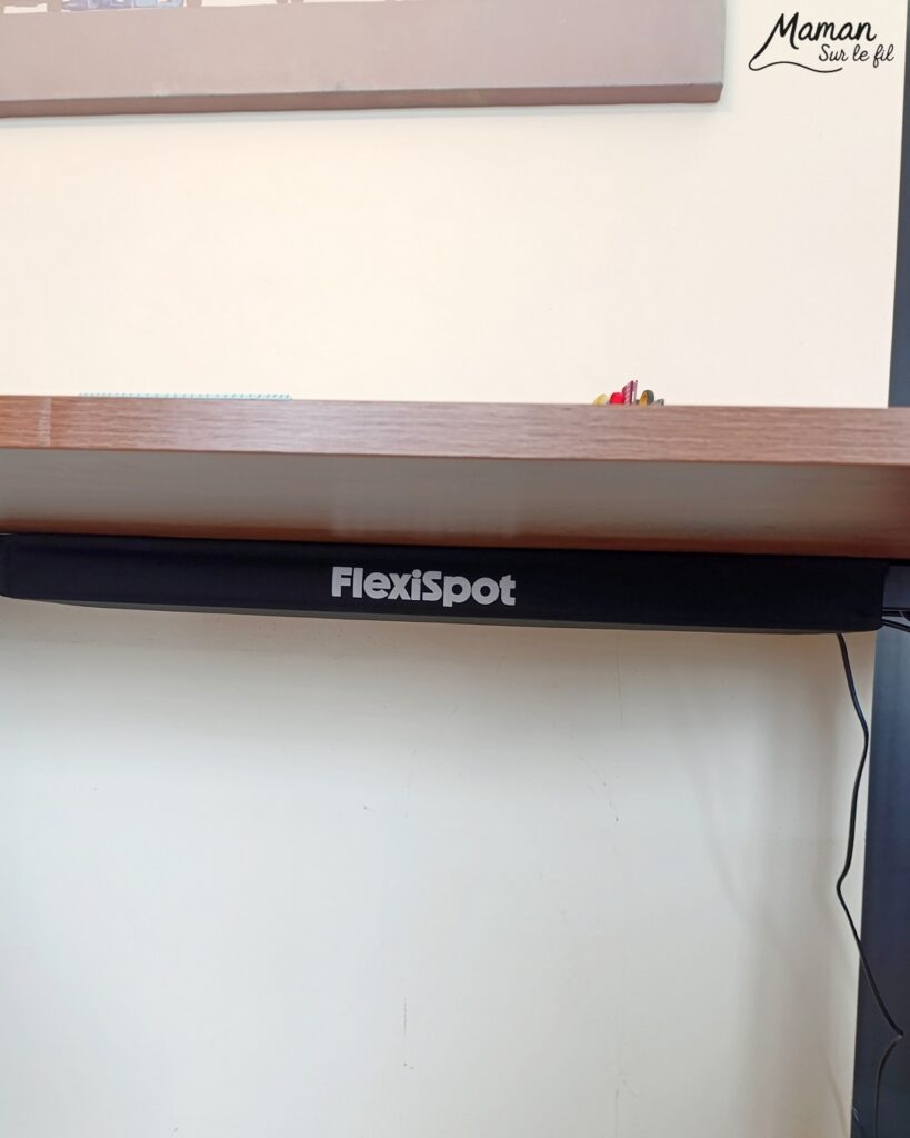 Mon nouveau coin bureau avec Flexispot : mon quotidien d'autoentrepreneur - Bureau assis debout ultra flexible E7 Pro avec pieds noirs et plateau Rotin brun pour associer à ma table à manger - Chaise ergonomique avec coussin confort Nuage - Bureau parfait pour alterner travail sur ordinateur et activités créatives - Parfait pour les personnes de petites et grandes tailles et pour les maux de dos - Etre à son compte, télétravail - Avis - mslf