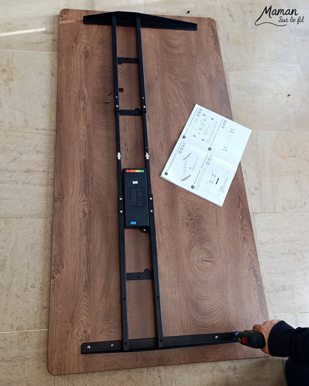 Mon nouveau coin bureau avec Flexispot : mon quotidien d'autoentrepreneur - Bureau assis debout ultra flexible E7 Pro avec pieds noirs et plateau Rotin brun pour associer à ma table à manger - Chaise ergonomique avec coussin confort Nuage - Bureau parfait pour alterner travail sur ordinateur et activités créatives - Parfait pour les personnes de petites et grandes tailles et pour les maux de dos - Etre à son compte, télétravail - Avis - mslf