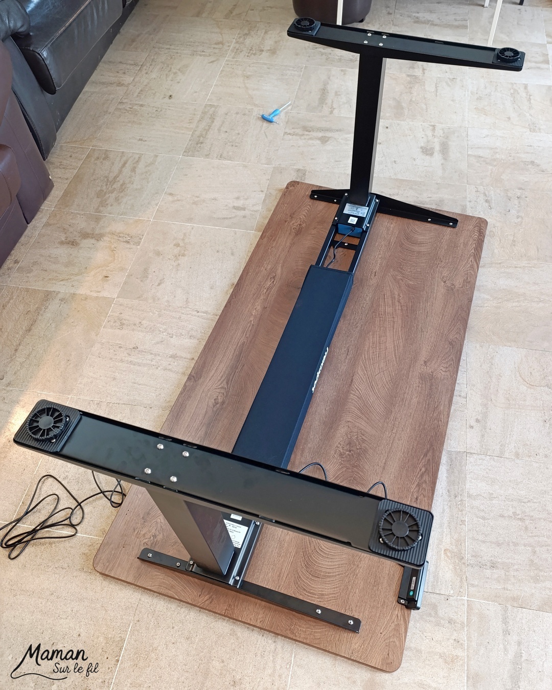 Mon nouveau coin bureau avec Flexispot : mon quotidien d'autoentrepreneur - Bureau assis debout ultra flexible E7 Pro avec pieds noirs et plateau Rotin brun pour associer à ma table à manger - Chaise ergonomique avec coussin confort Nuage - Bureau parfait pour alterner travail sur ordinateur et activités créatives - Parfait pour les personnes de petites et grandes tailles et pour les maux de dos - Etre à son compte, télétravail - Avis - mslf