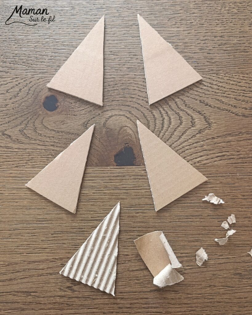 Fabriquer des tampons Sapins DIY en récup' : activité créative, récup', peinture et manuelle enfants - Recyclage, surcyclage de carton, de papier à bulles et de papier aluminium - Carton plat et ondulé - Perles pour la prise en main plus facile - Différentes textures pour différentes rendus - Peinture avec les tampons fait maison - Dessin et graphismes pour les détails - Gommettes Etoiles pailletées - Bricolage DIY facile et rapide - Thème hiver, Noël, fêtes de fin d'année - Décoration DIY - Bricolage et décoration sympa et facile - Arts visuels maternelle et élémentaire - Cycles 1 et 2 - Créativité - tutoriel photos et vidéo - mslf