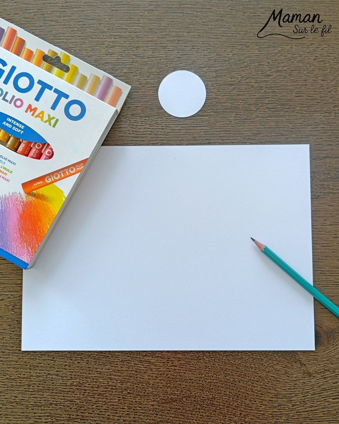 Créer une guirlande lumineuse en pastels étalés pour la nouvelle année : activité créative et manuelle enfants - Carte pour souhaiter une bonne année 2026 - Technique du pastel gras étalé au doigt pour un effet lumineux - Dessin, écriture et graphismes noirs - Nouvel an, Jour de l'an ou Noël - Bricolage et décoration DIY et facile - Bricolage Fait maison, décoration - Thème Fêtes de fin d'année, Nouvel an, Jour de l'an, bonne année - Bricolage sympa et facile - Arts visuels Maternelle et cycle 2 - Maternelle et élémentaire - Créativité - Cycle 1 ou 2 - tutoriel photos et vidéo - mslf