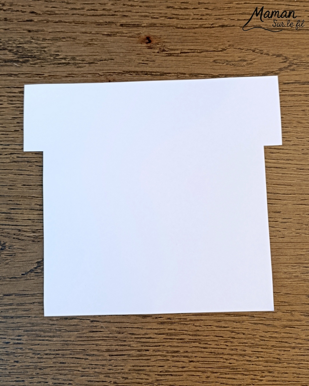 Créer un Père Noël à l'envers dans la cheminée : activité créative et manuelle enfants - Découpage et collage de papier -Fond en peinture type aquarelle et peinture éclaboussée jaune pour les étoiles - Cheminée peinte avec une éponge pour la texture et la forme des briques - Papier blanc pour la neige - - Bricolage rigolo et décoration DIY et facile - Bricolage Fait maison, décoration - Thème hiver, froid, Noël, fêtes de fin d'année - Bricolage sympa et facile - Arts visuels Maternelle et cycle 2 - Maternelle et élémentaire - Créativité - Cycle 1 ou 2 - tutoriel photos - mslf