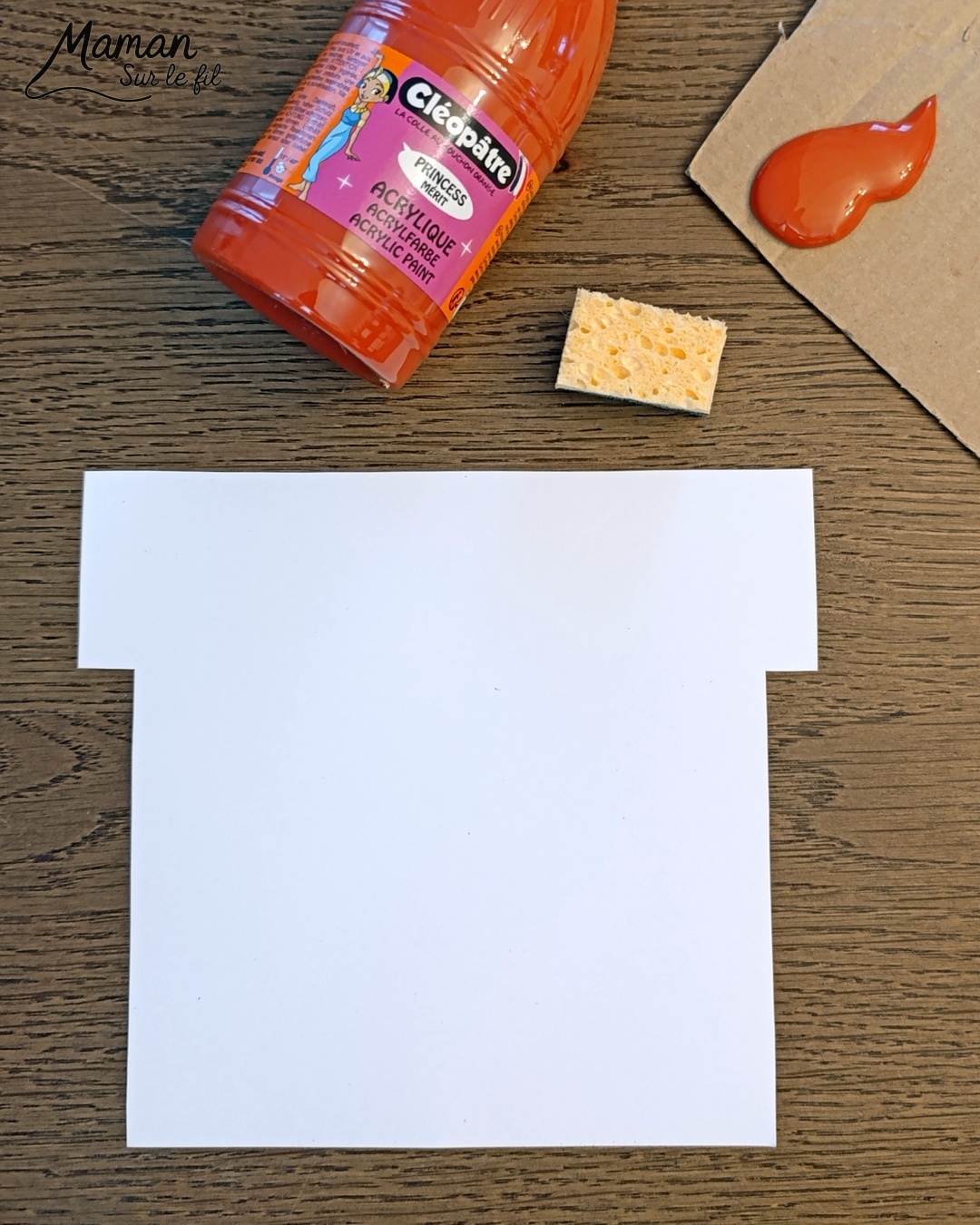 Créer un Père Noël à l'envers dans la cheminée : activité créative et manuelle enfants - Découpage et collage de papier -Fond en peinture type aquarelle et peinture éclaboussée jaune pour les étoiles - Cheminée peinte avec une éponge pour la texture et la forme des briques - Papier blanc pour la neige - - Bricolage rigolo et décoration DIY et facile - Bricolage Fait maison, décoration - Thème hiver, froid, Noël, fêtes de fin d'année - Bricolage sympa et facile - Arts visuels Maternelle et cycle 2 - Maternelle et élémentaire - Créativité - Cycle 1 ou 2 - tutoriel photos - mslf