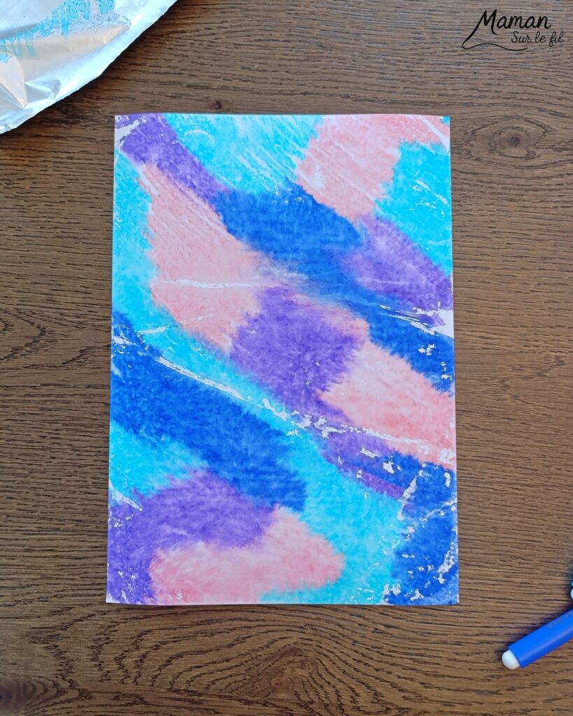 Créer des petits oiseaux d'hiver et leurs cadeaux avec la technique des feutres et du papier aluminium : activité créative, peinture et manuelle enfants - Oiseaux hivernaux avec cercles de papier - Couleurs avec feutres sur aluminium et eau - Technique au rendu joli - Cercles, géométrie, découpage, collage - Perforatrice - Land art avec collage d'une branche - Petits bonnets et cadeaux pour décorer - Flocons de maïs -Dessin - Couleurs hivernales - Bricolage DIY facile et rapide - Thème hiver, Noël, oiseaux, animaux de la forêt, des bois, du froid, nature - Décoration DIY - Bricolage et décoration sympa et facile - Arts visuels maternelle et élémentaire - Cycles 1 et 2 - Créativité - tutoriel photos - mslf