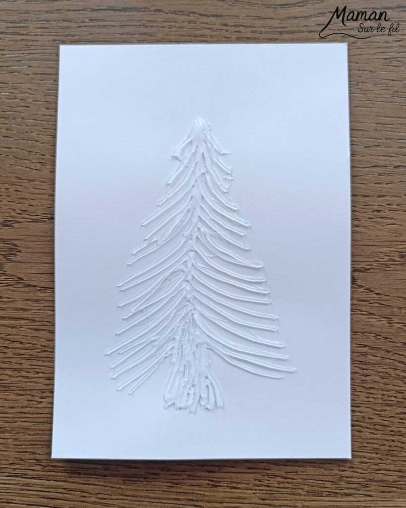 Peindre un sapin avec de la colle chaude : activité créative, peinture et manuelle enfants - Technique du pistolet à colle pour créer du volume - Mise en couleurs avec de la peinture type aquarelle - Bricolage DIY facile et rapide - Gommettes Etoile - Thème hiver, Noël, fêtes de fin d'année - Décoration DIY - Bricolage et décoration sympa et facile - Arts visuels maternelle et élémentaire - Cycles 1 et 2 - Créativité - tutoriel photos et vidéo - mslf